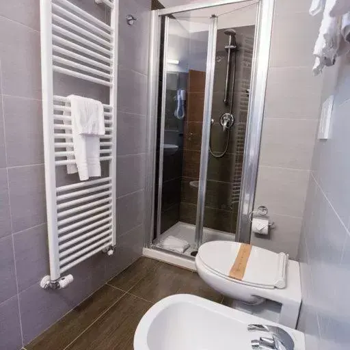Shower, Bathroom in Hotel Gabbiano