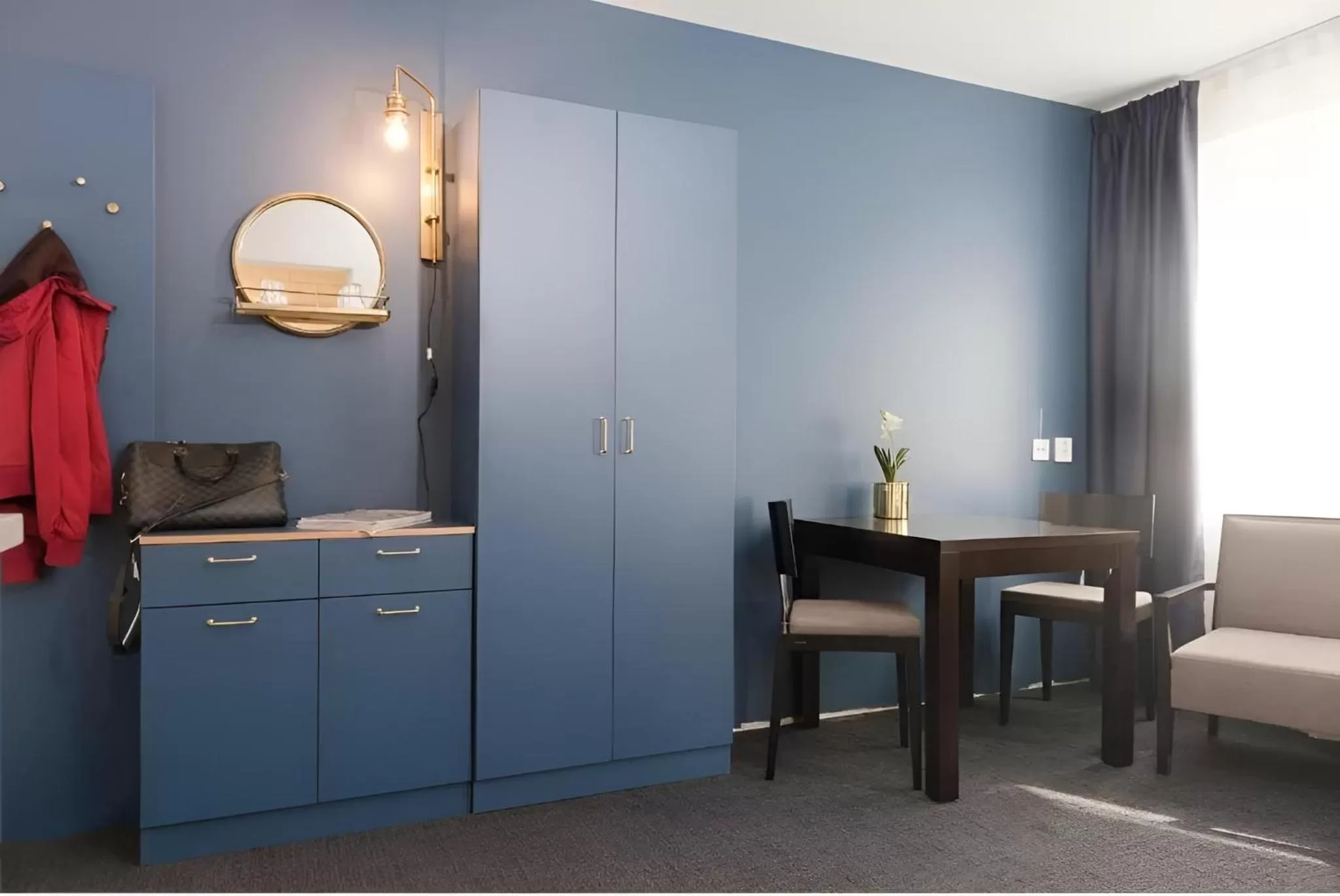 wardrobe in Communia Hotel Residence