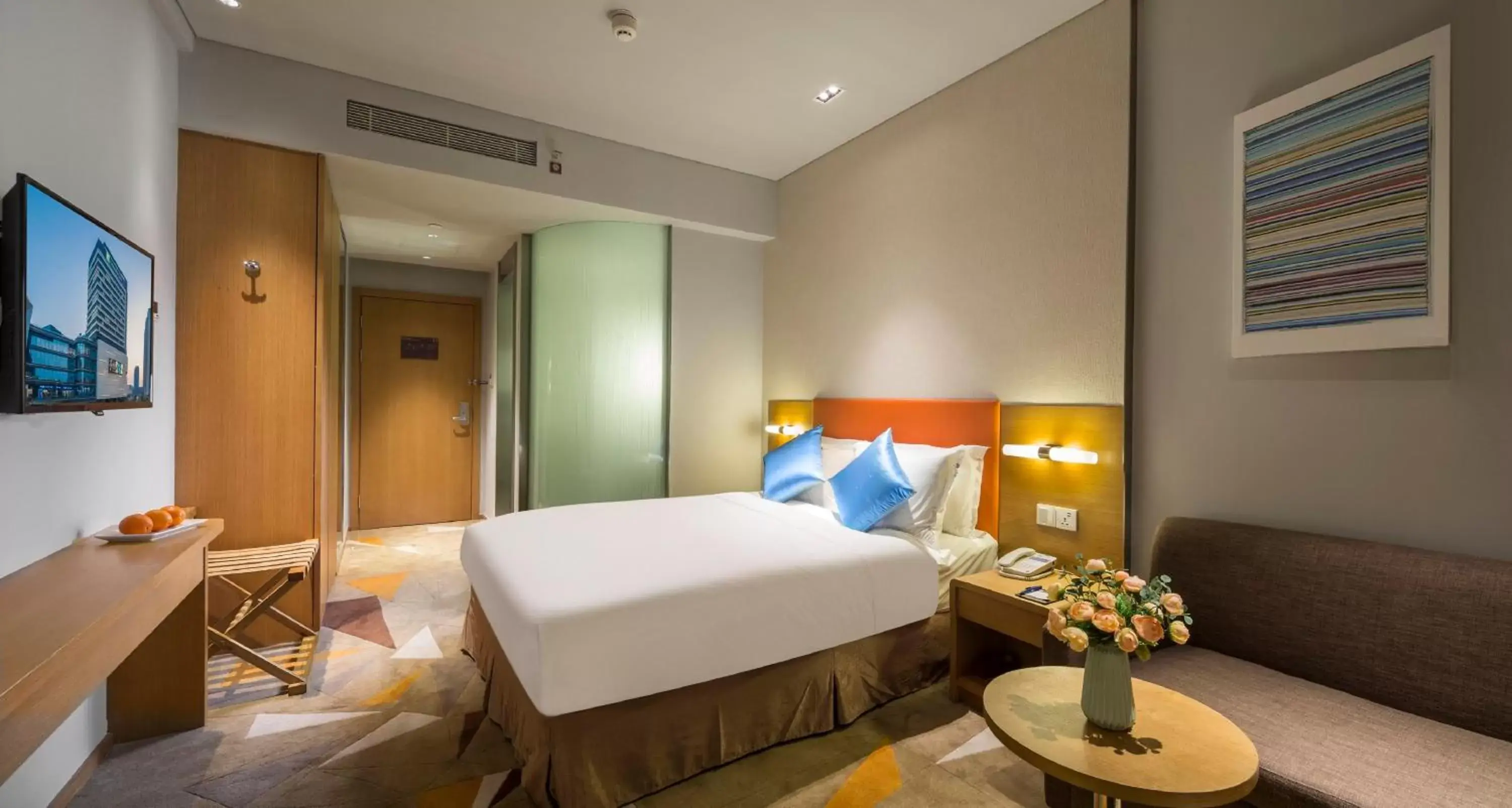 Photo of the whole room, Bed in Holiday Inn Express Suzhou New District, an IHG Hotel