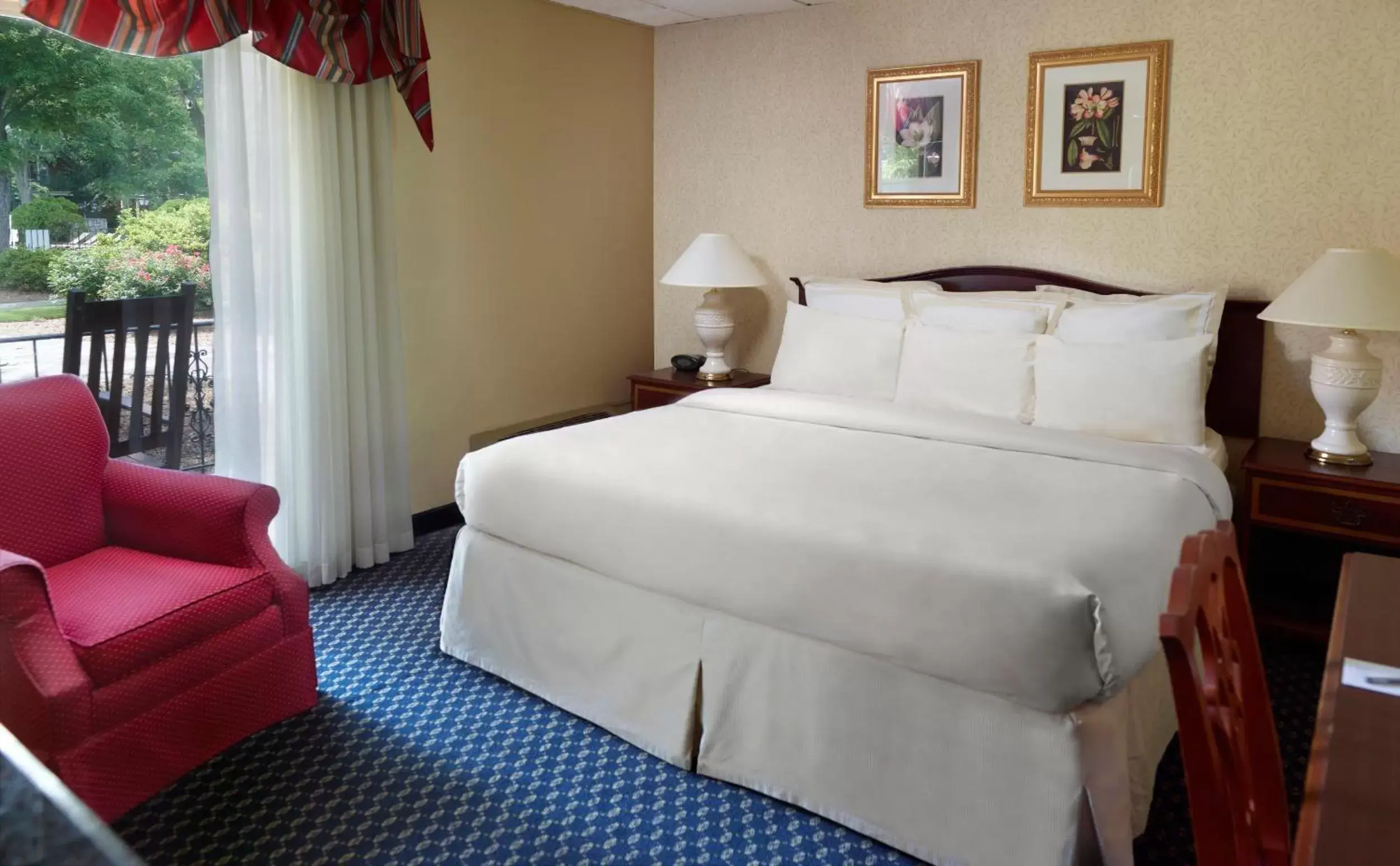 Photo of the whole room, Bed in The Inn at Stone Mountain Park