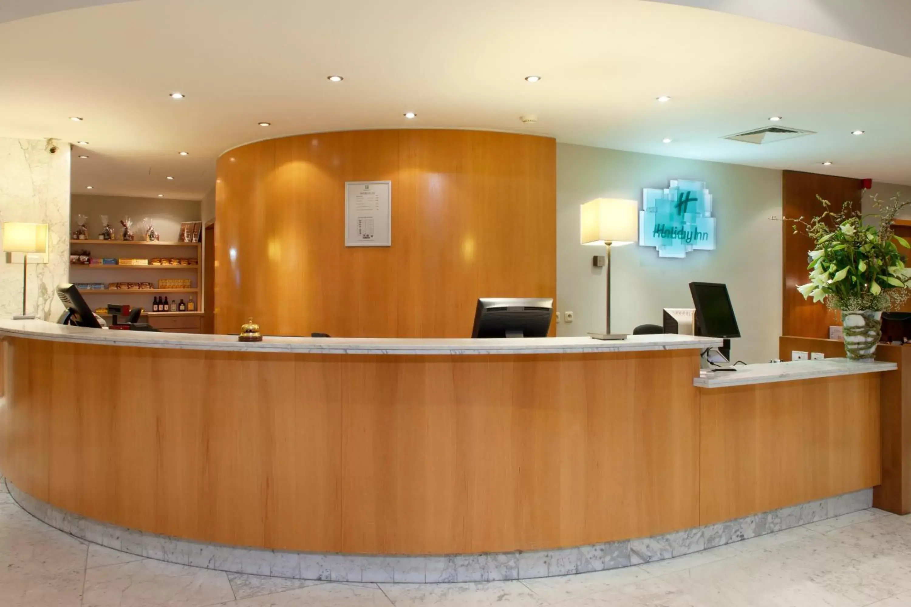 Lobby or reception, Lobby/Reception in Holiday Inn Gent Expo, an IHG Hotel