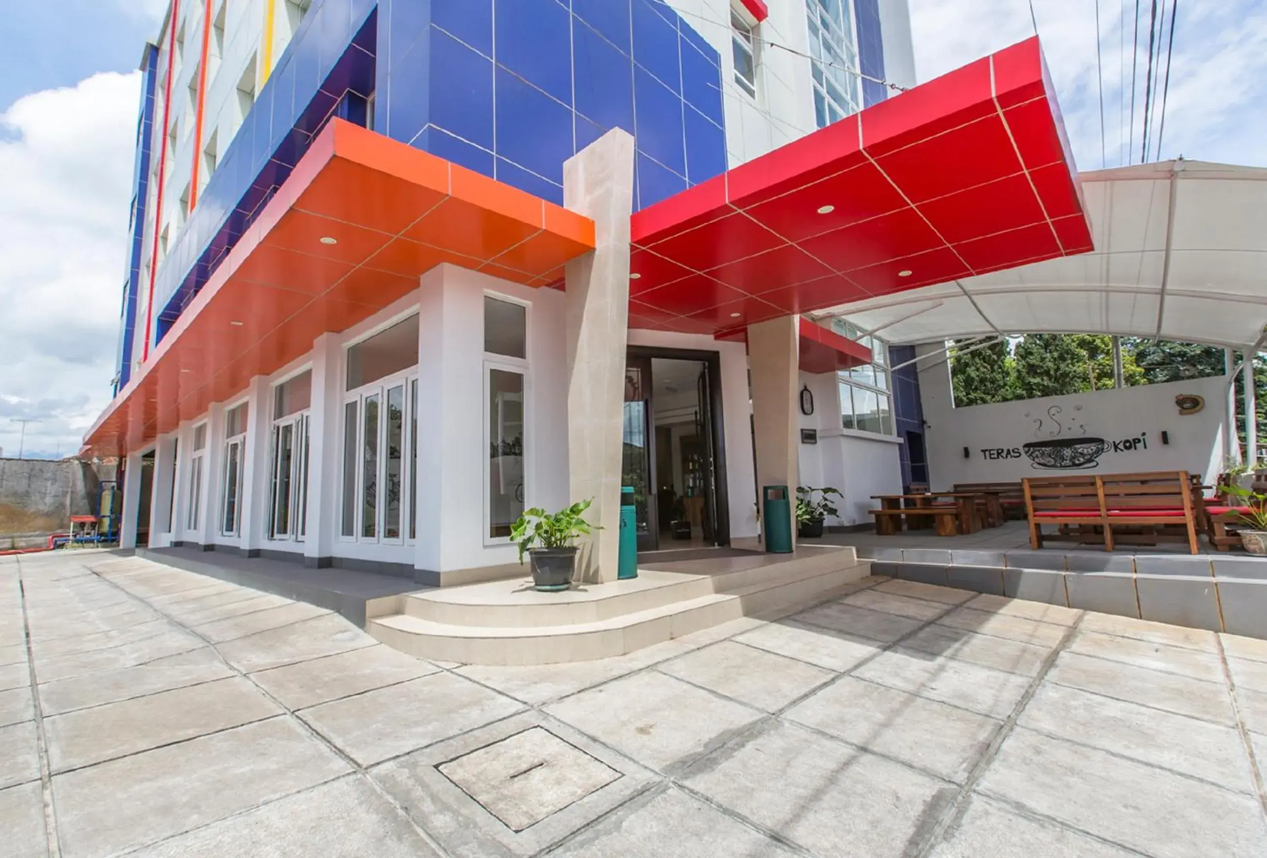 Facade/entrance in Sparks Odeon Sukabumi, ARTOTEL Curated Facade/entrance in Sparks Odeon Sukabumi, ARTOTEL Curated