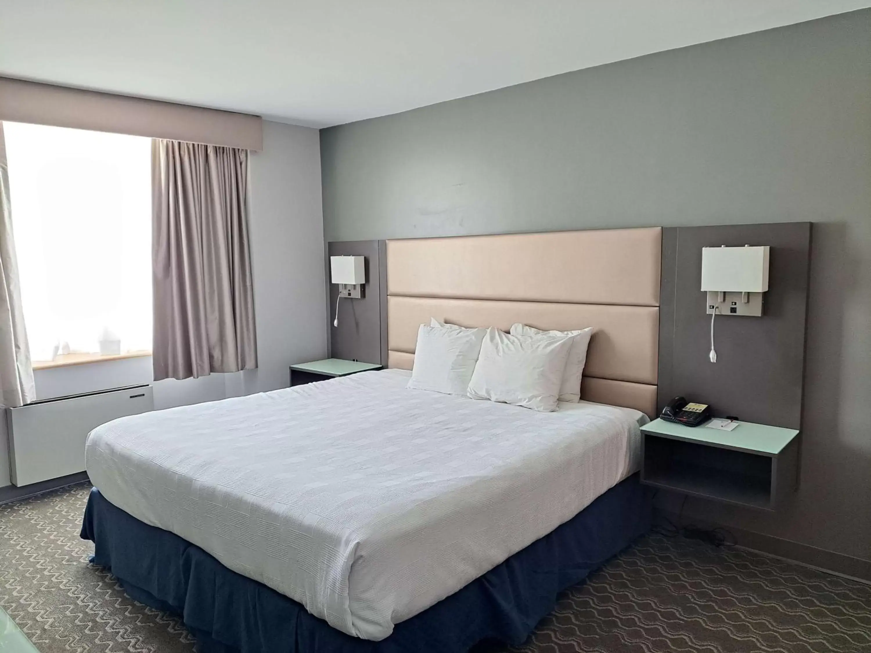 Bedroom, Bed in Best Western Plus Vancouver Airport Hotel