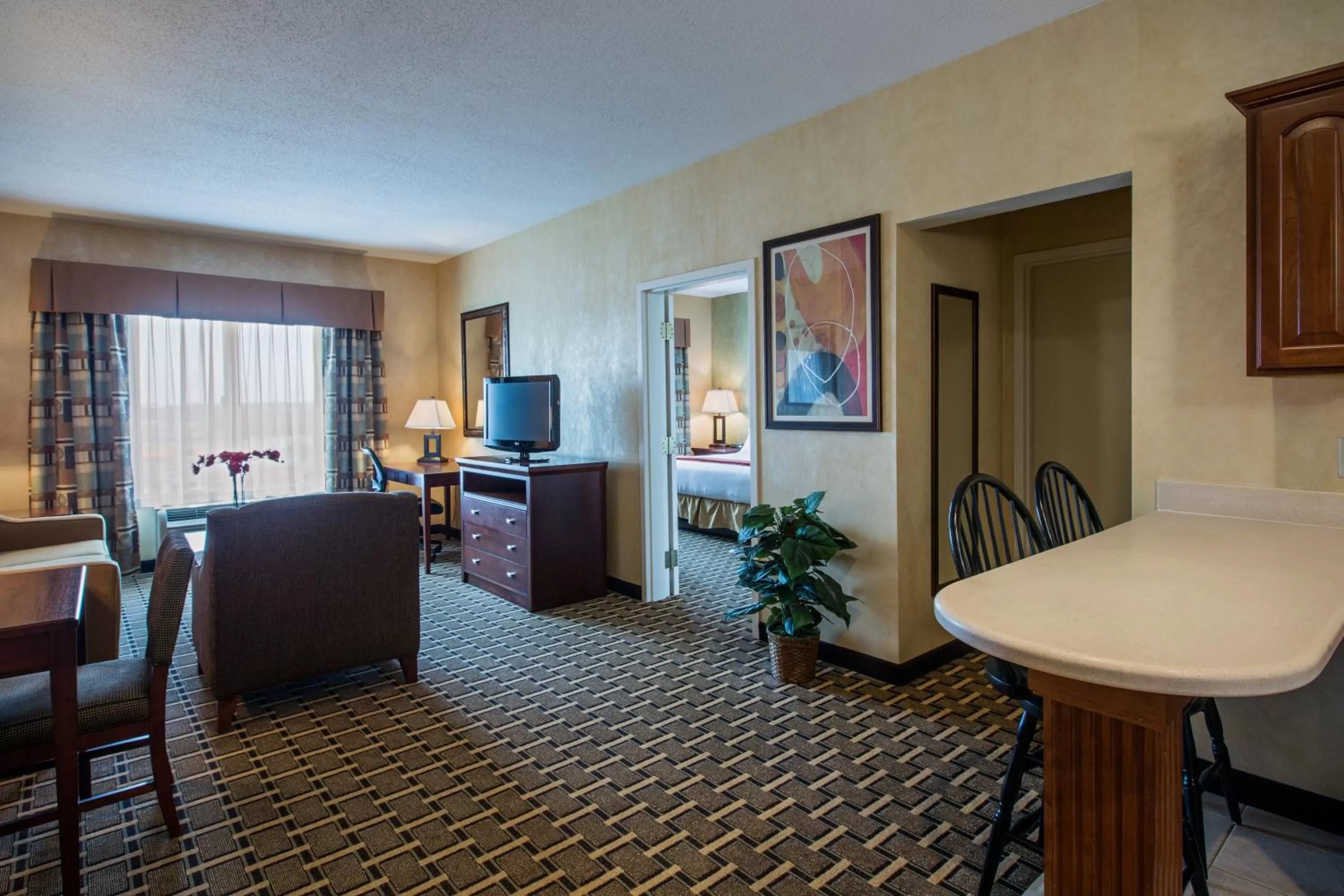 Photo of the whole room, Bed in Holiday Inn Express Hotel & Suites Youngstown North-Warren/Niles by IHG