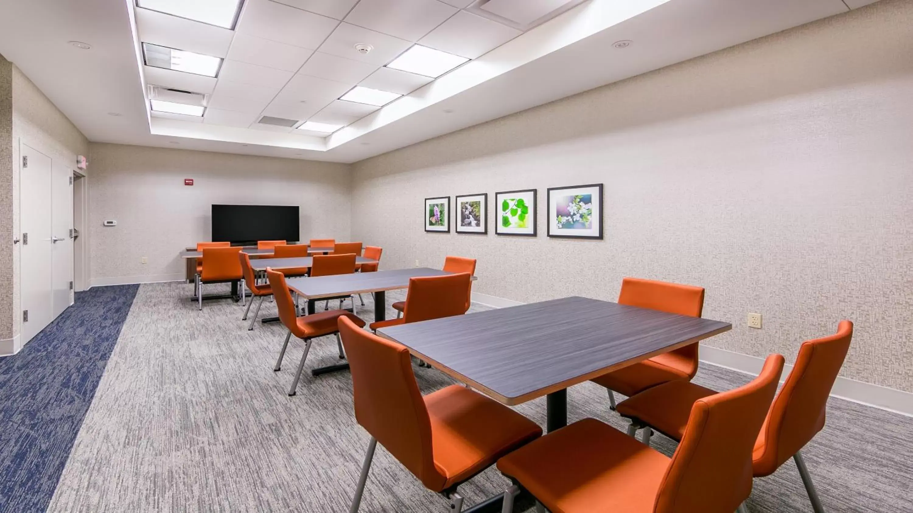 Meeting/conference room in Holiday Inn Express Gatlinburg Downtown, an IHG Hotel