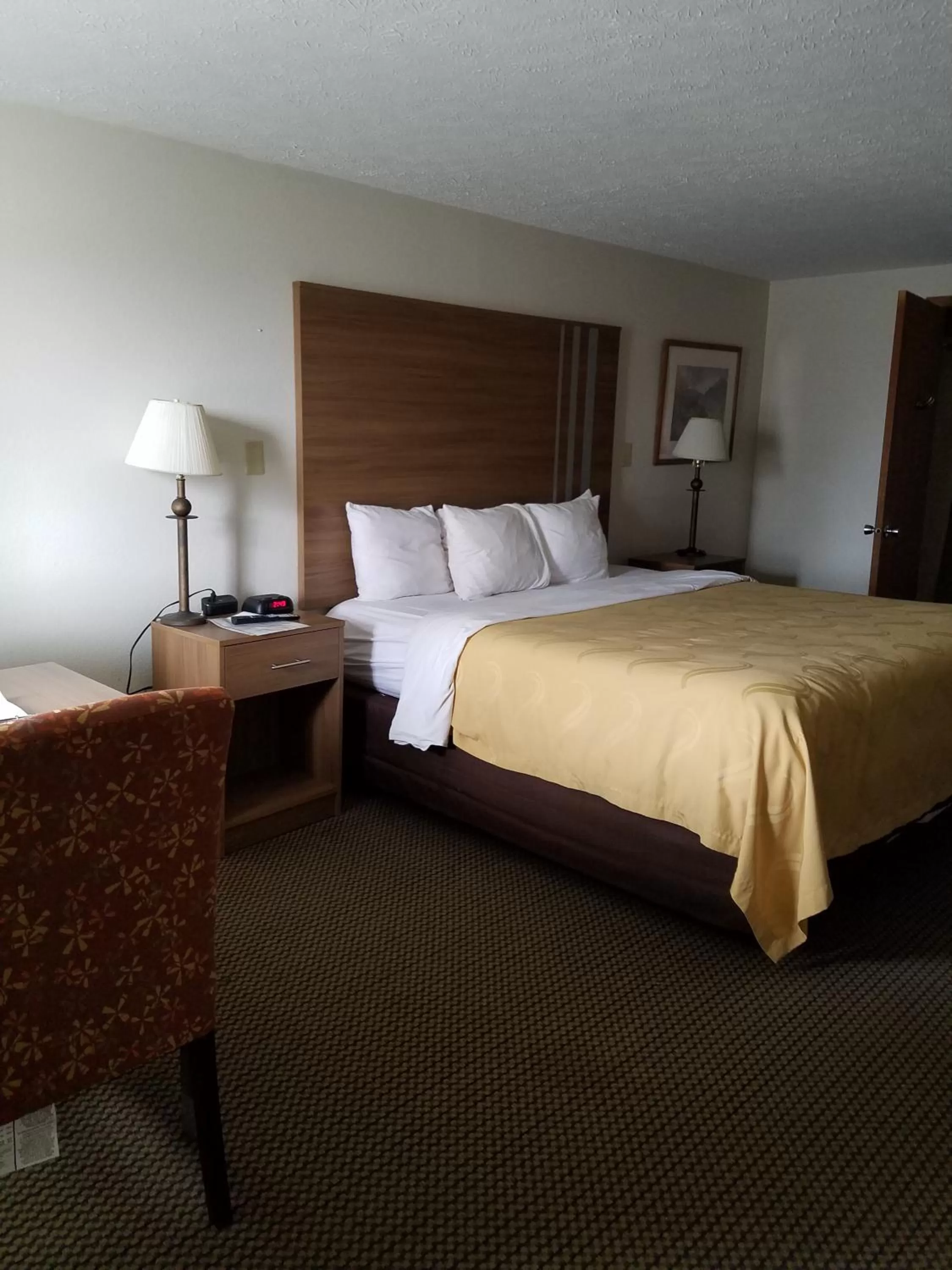 Bedroom, Bed in Quality Inn New River Gorge
