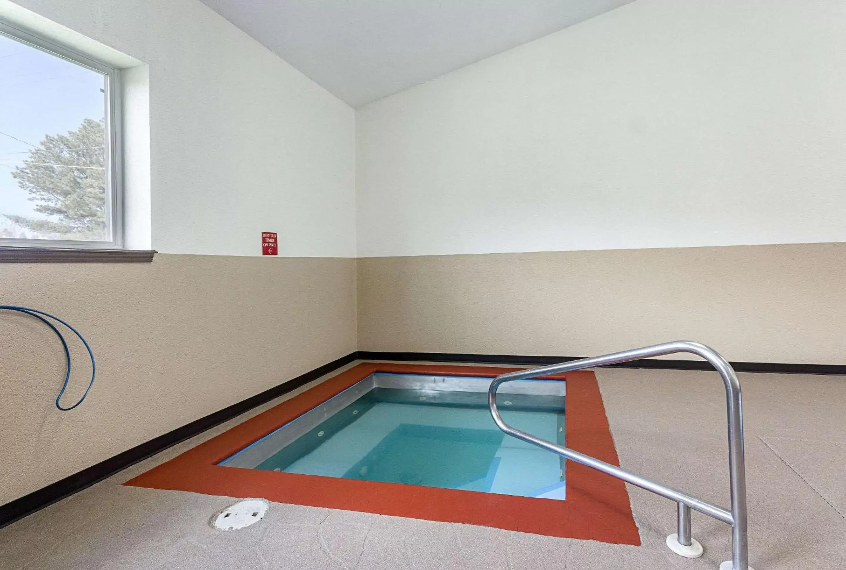 Swimming pool in Econo Lodge Livingston Gateway to Yellowstone Swimming pool in Econo Lodge Livingston Gateway to Yellowstone