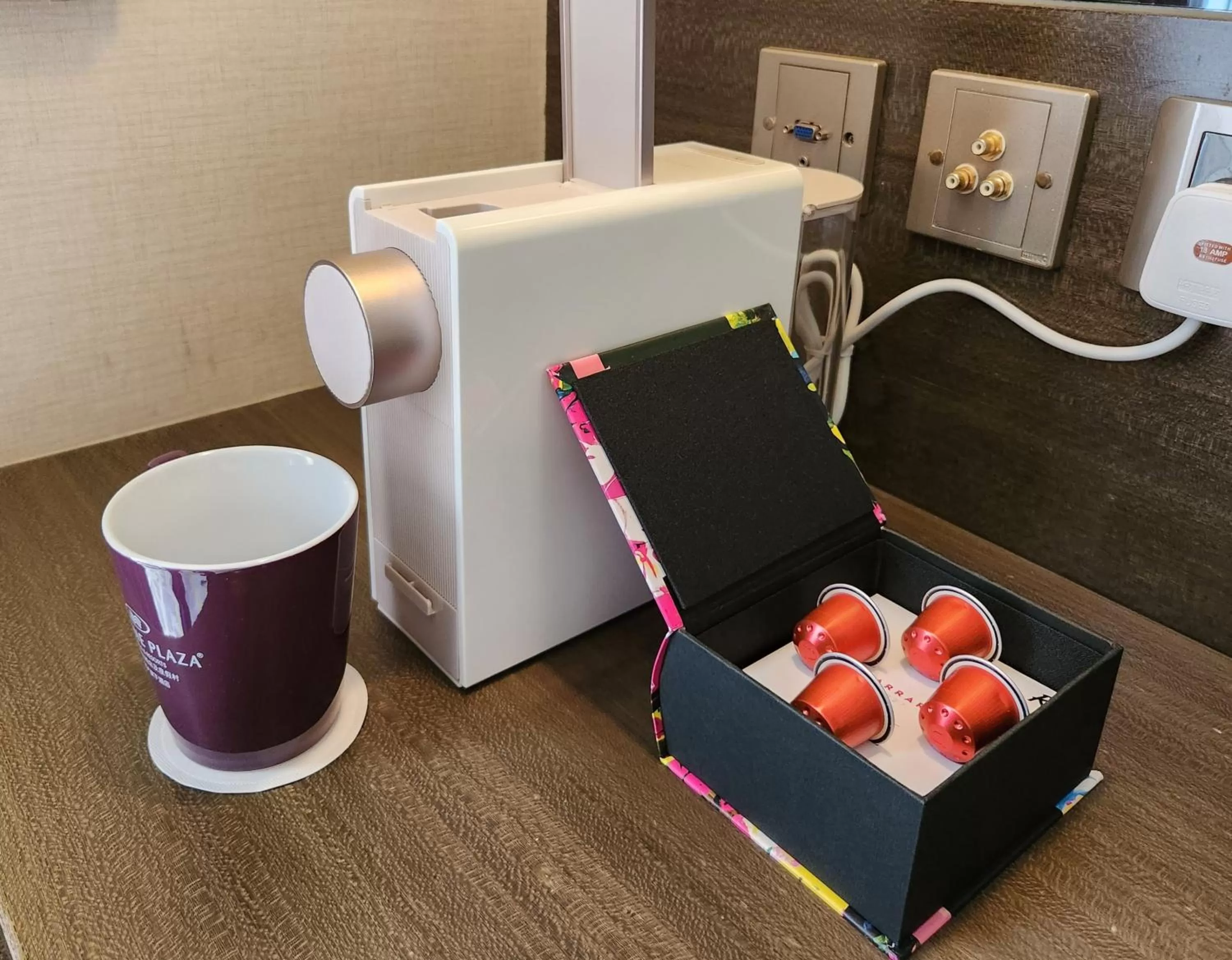 Coffee/tea facilities in Crowne Plaza Hong Kong Kowloon East by IHG