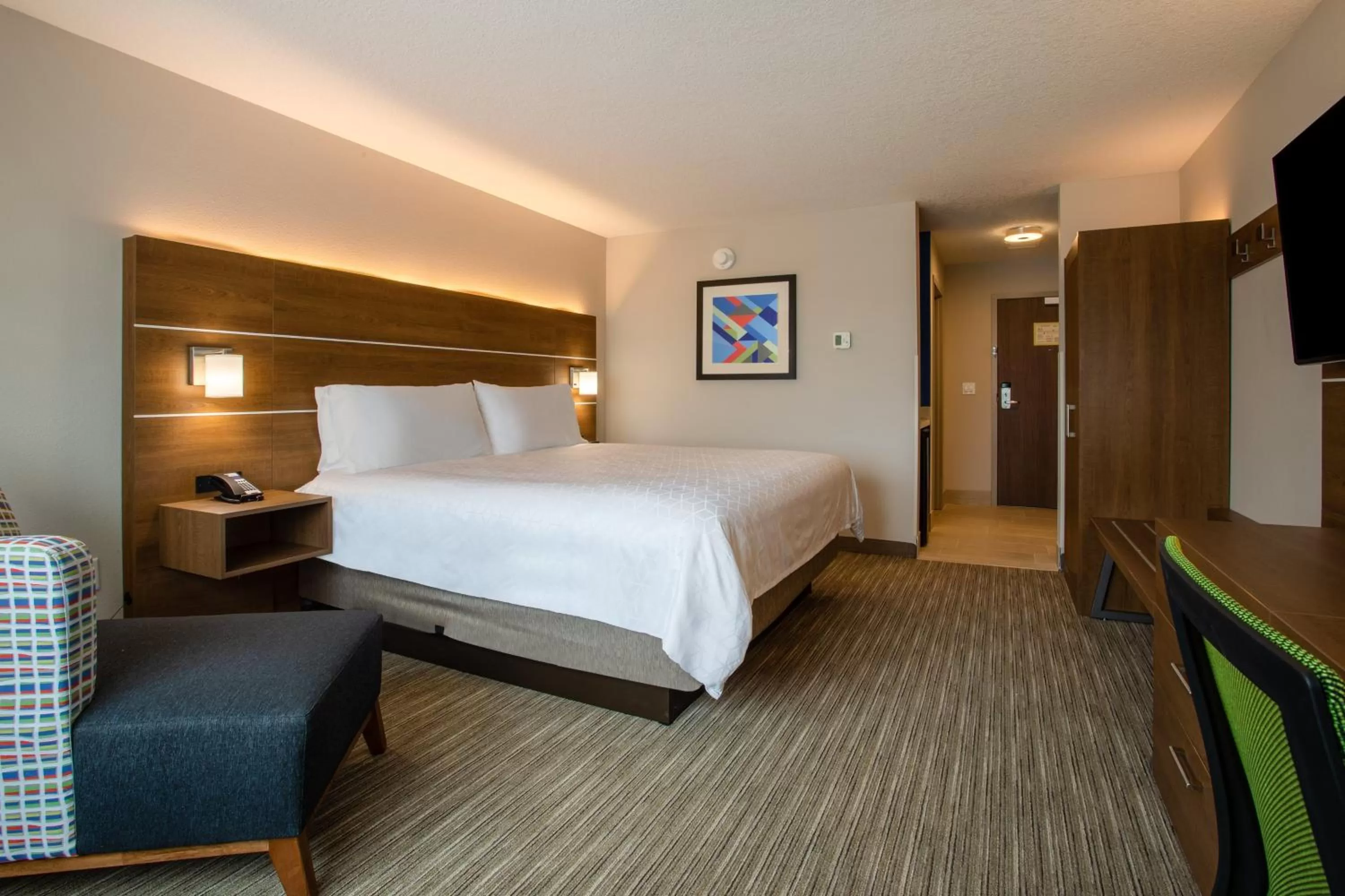 Photo of the whole room, Bed in Holiday Inn Express & Suites - Deland South by IHG