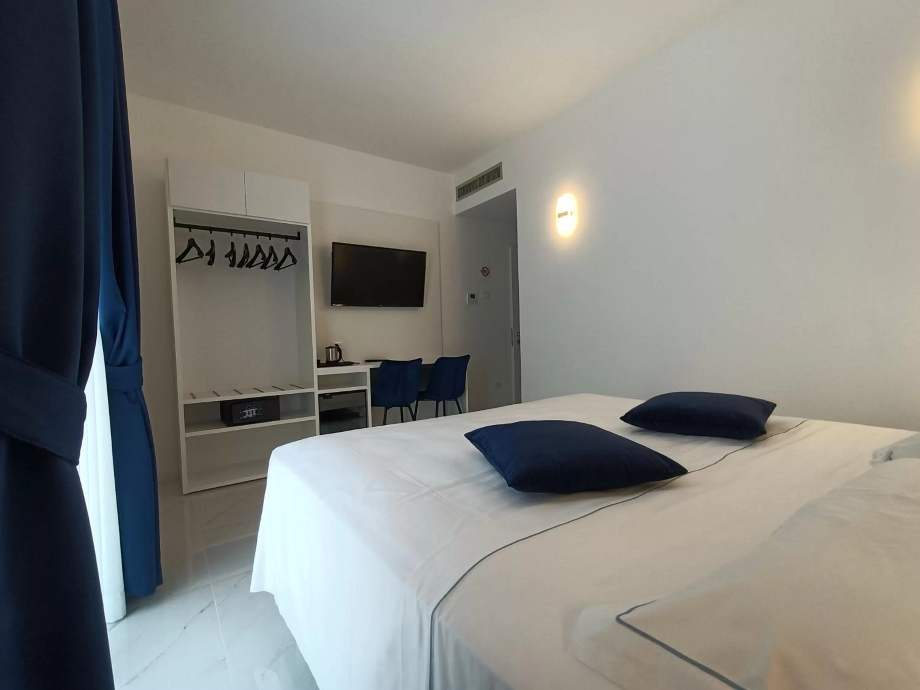 Bed in Hotel Smart Cruise