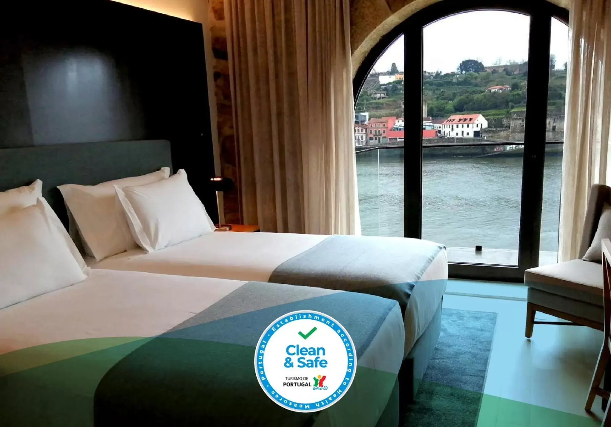 Bedroom in NEYA Porto Hotel