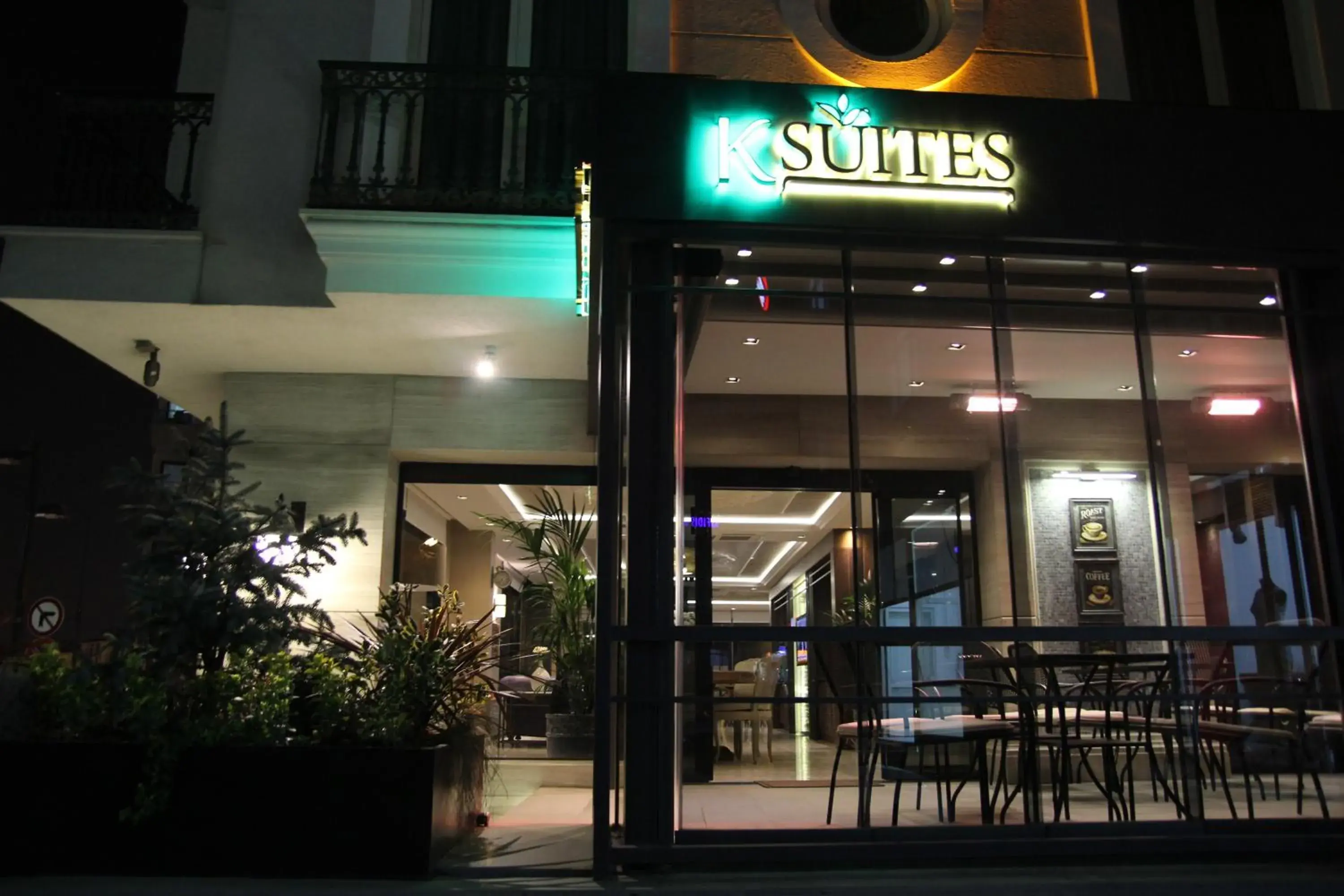 Coffee/tea facilities in K Suites Hotel
