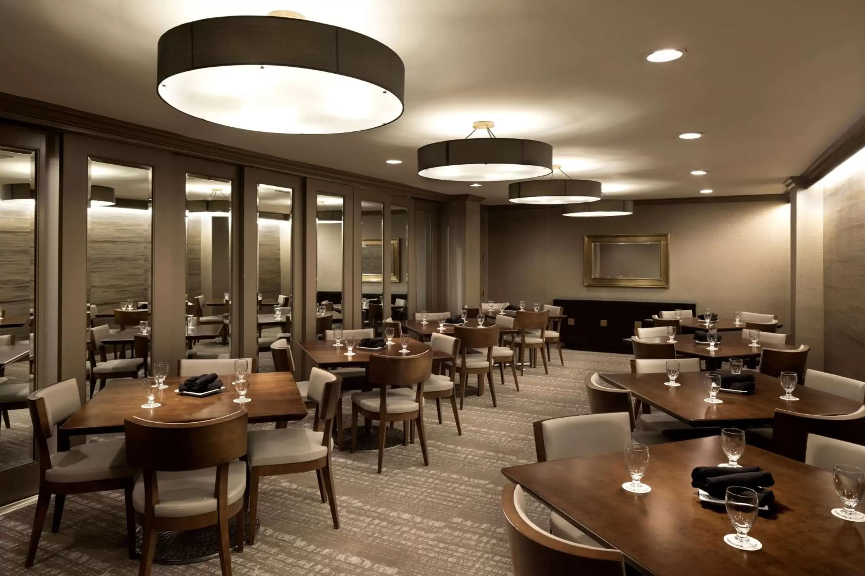 Restaurant/Places to Eat in DoubleTree by Hilton Hotel Dallas Campbell Centre