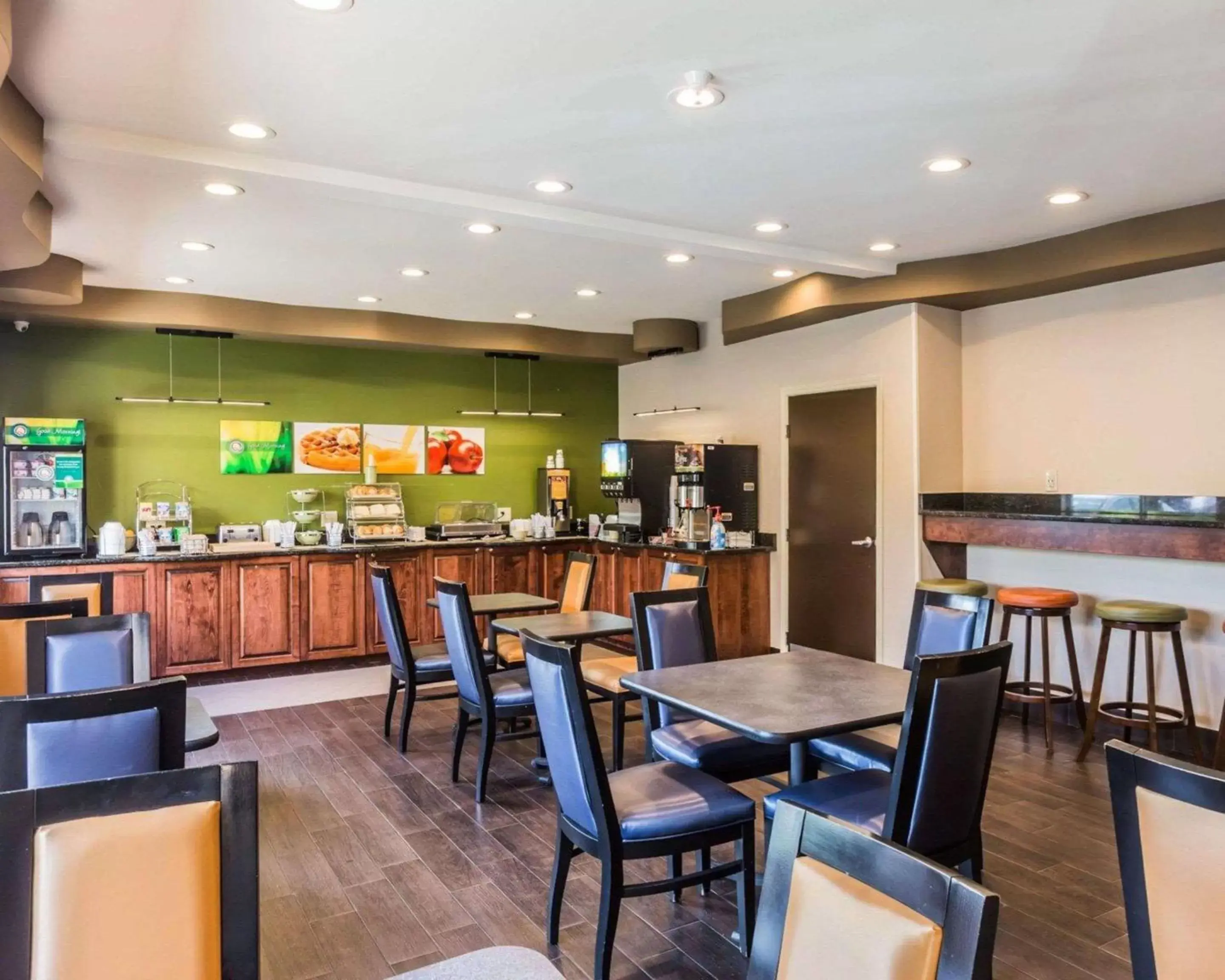 Restaurant/Places to Eat in Quality Inn & Suites Birmingham - Highway 280