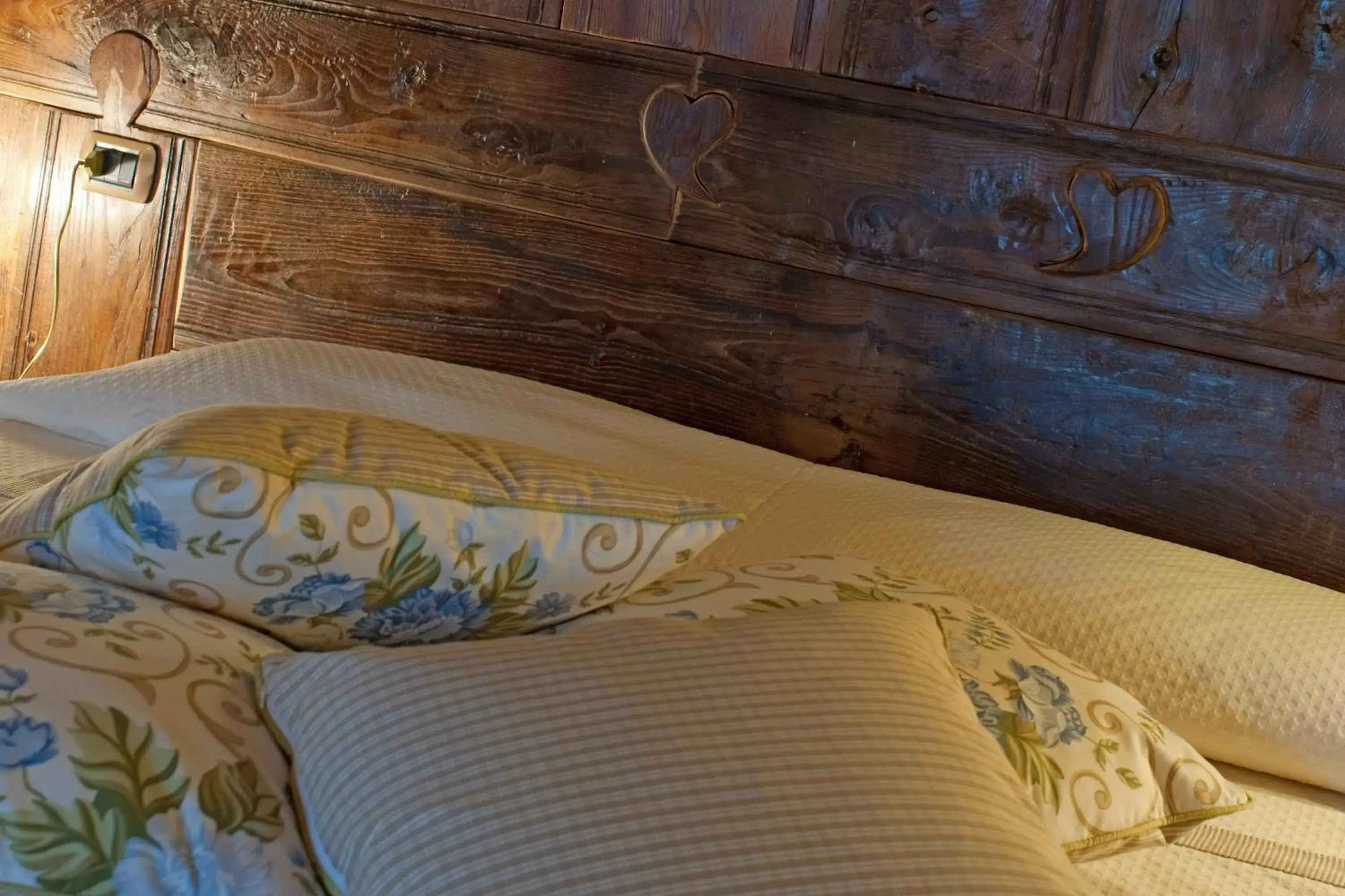 Bed, Seating Area in Hotel Chalet La Meridiana
