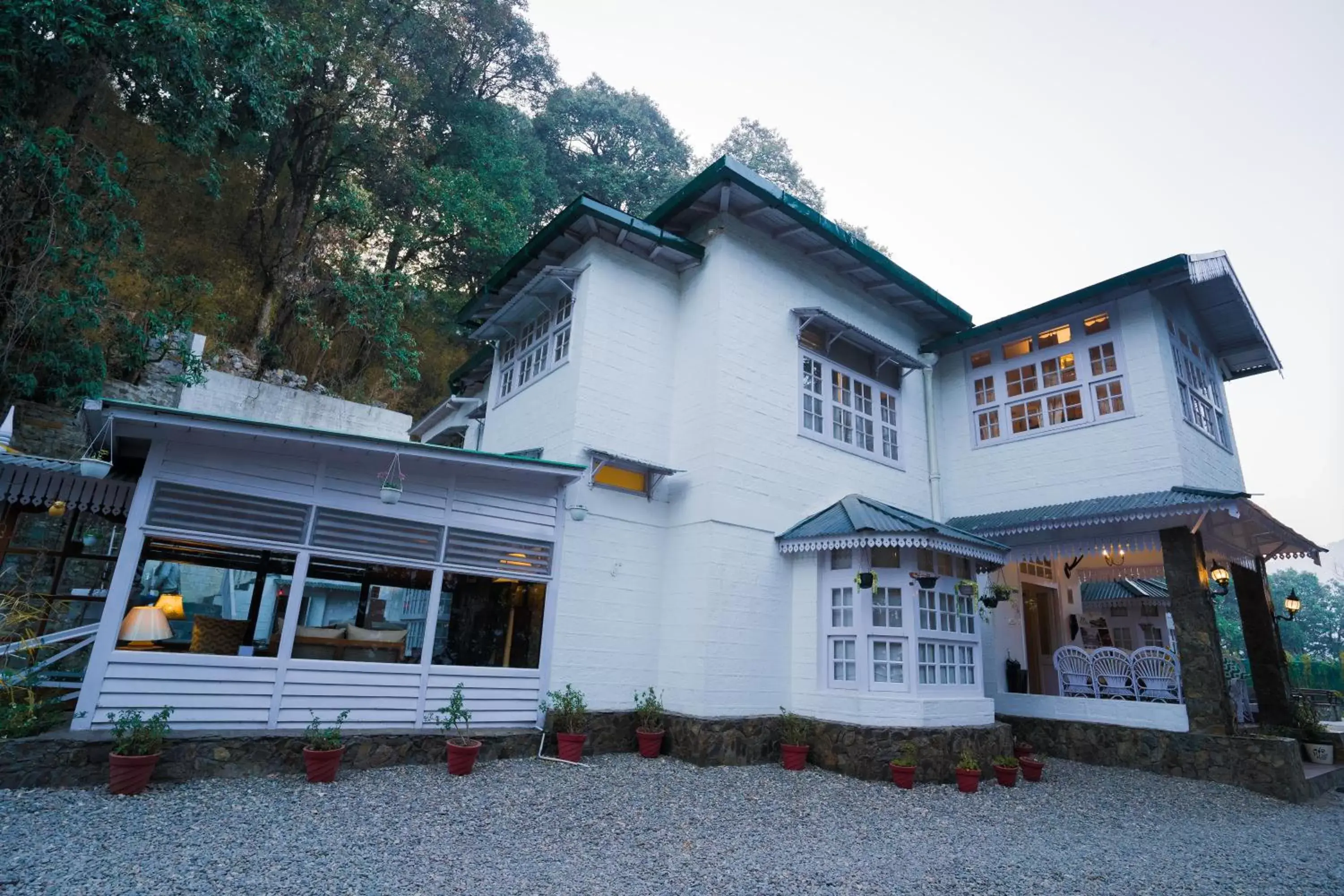 Property building in Bhikampur Lodge By Howard Property building in Bhikampur Lodge By Howard