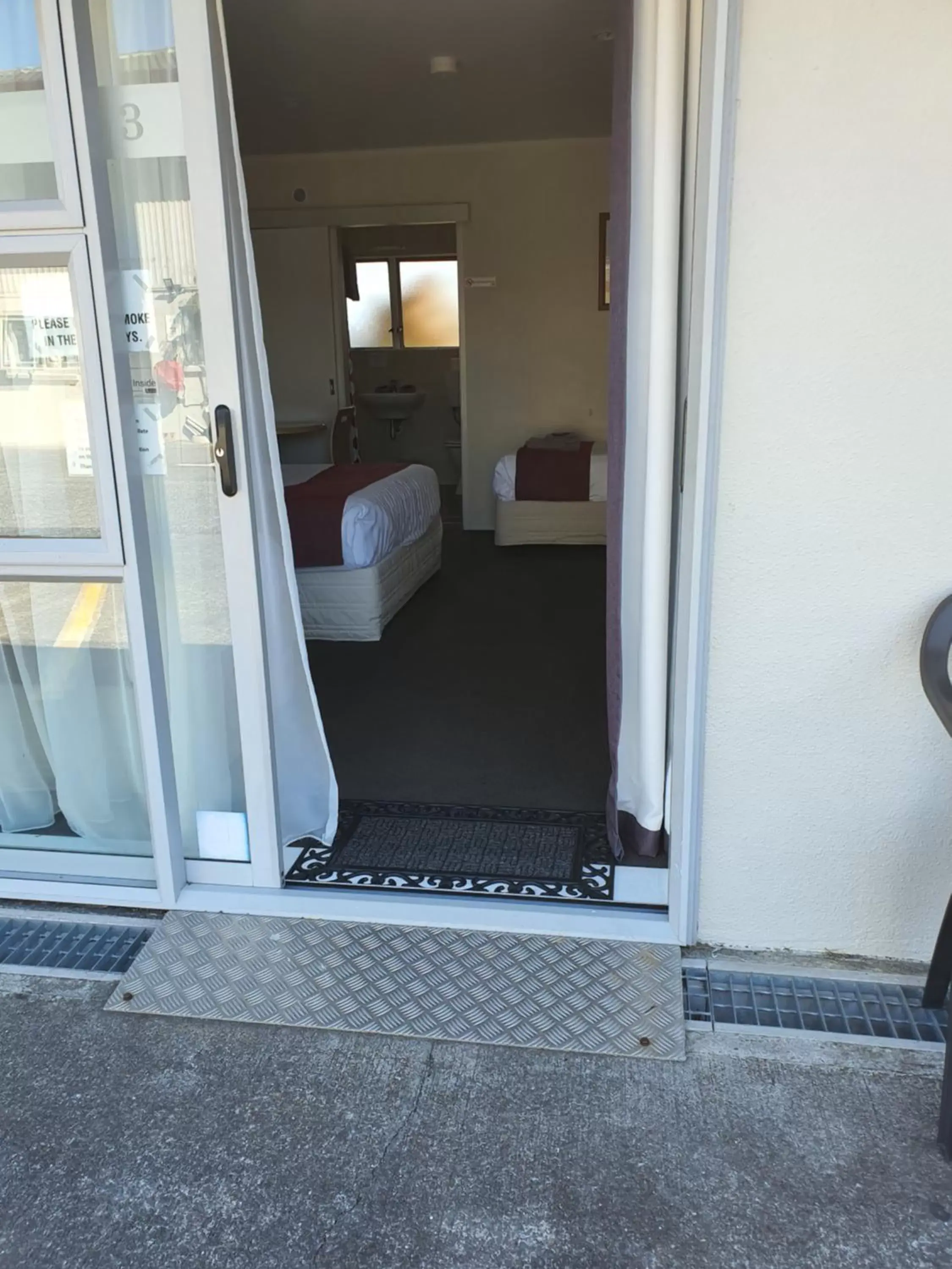 Facade/entrance, Bed in Ocean Inn Motel Facade/entrance, Bed in Ocean Inn Motel