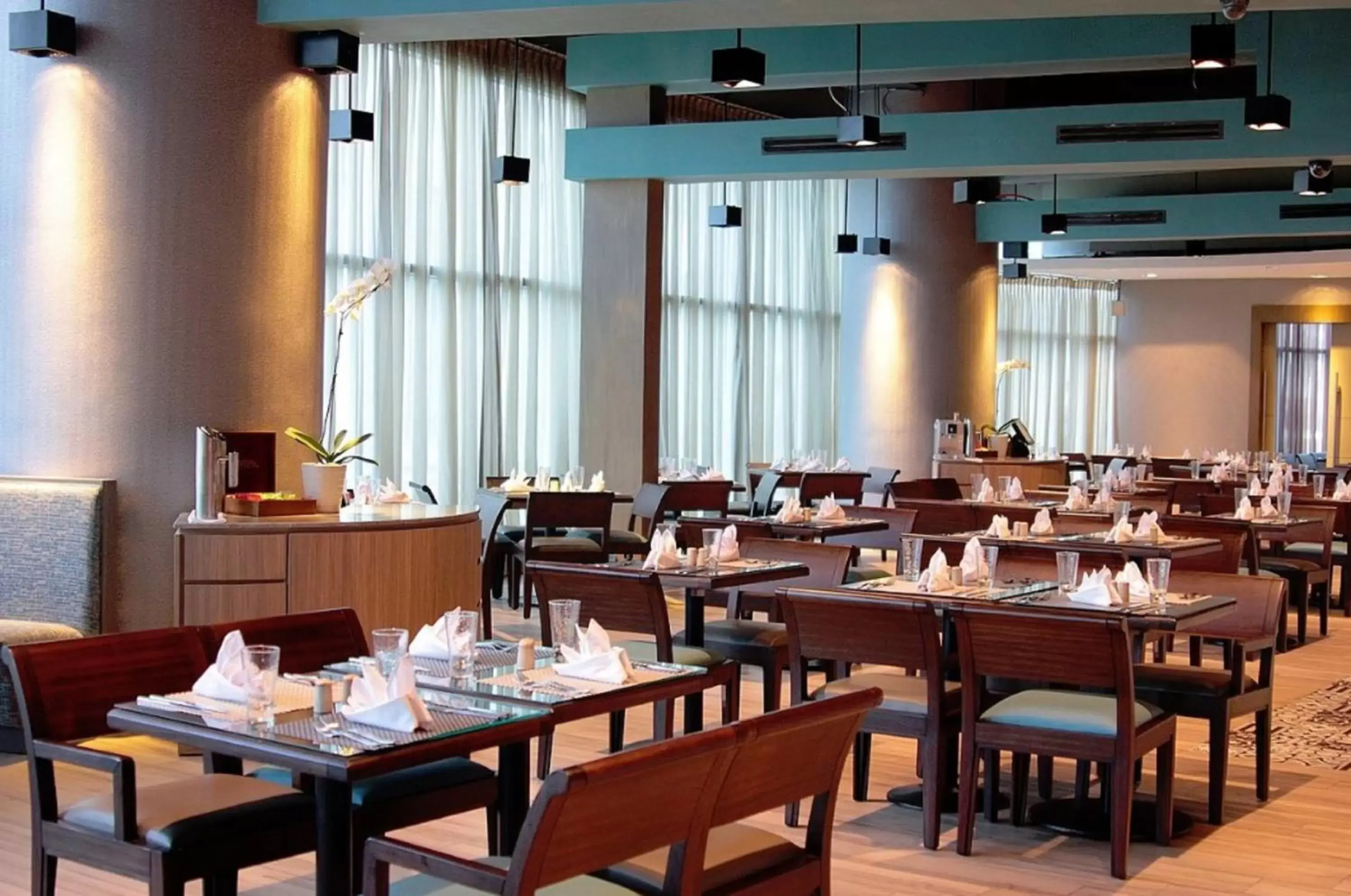 Restaurant/Places to Eat in Crowne Plaza Manila Galleria, an IHG Hotel