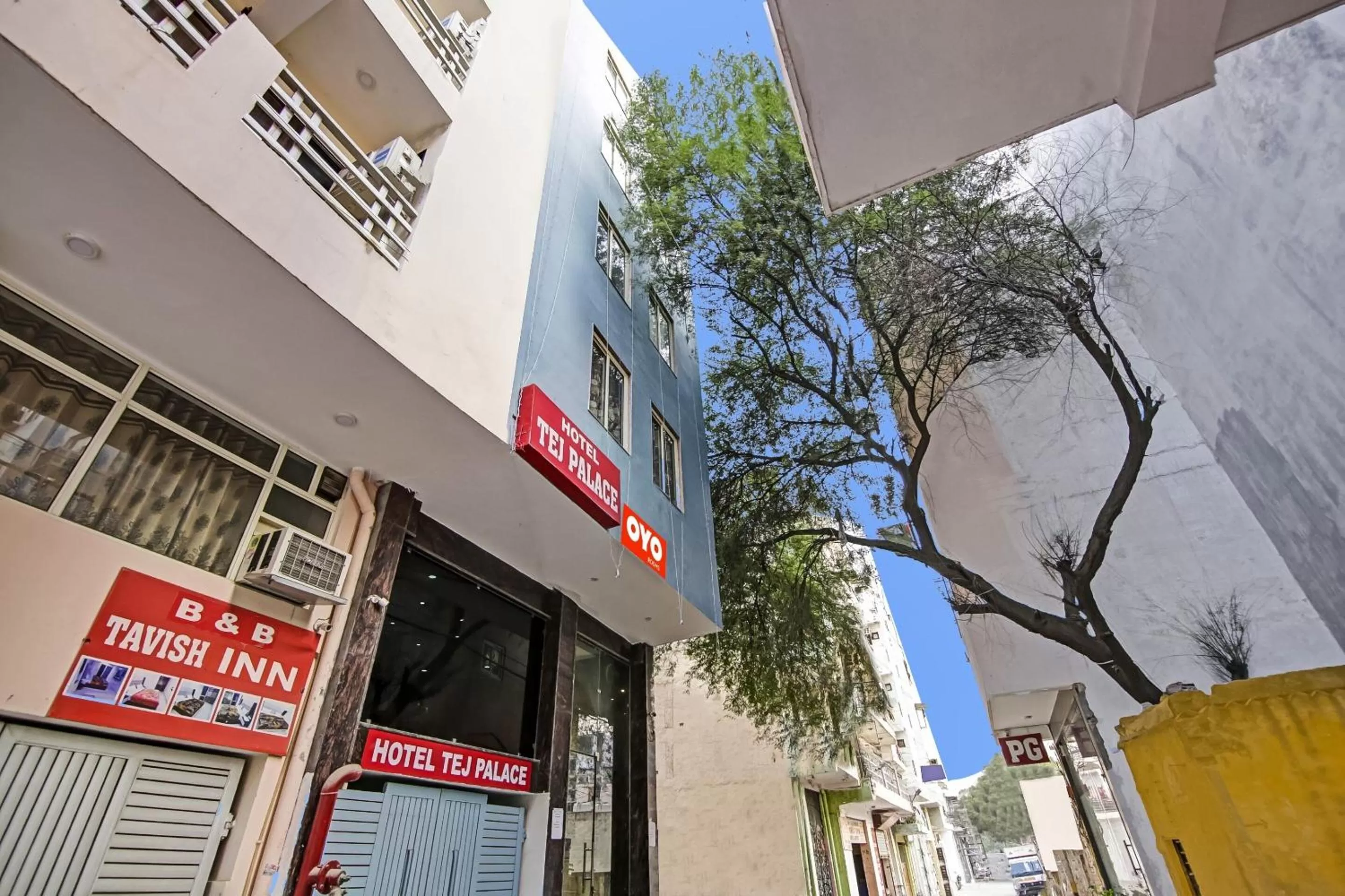 Facade/entrance in Super OYO Flagship Hotel Tez Plaza