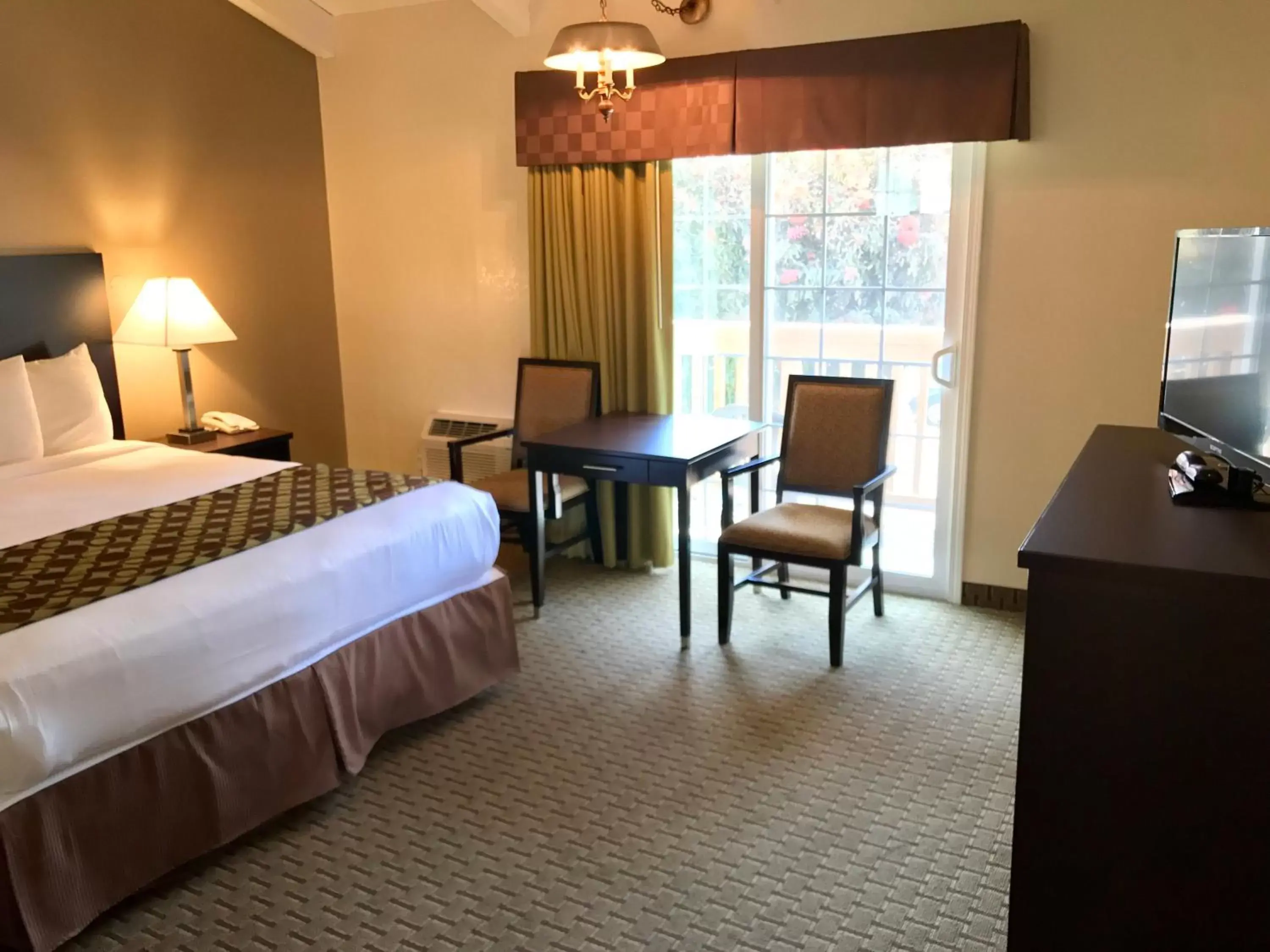 Balcony/Terrace, Bed in Fireside Inn Balcony/Terrace, Bed in Fireside Inn