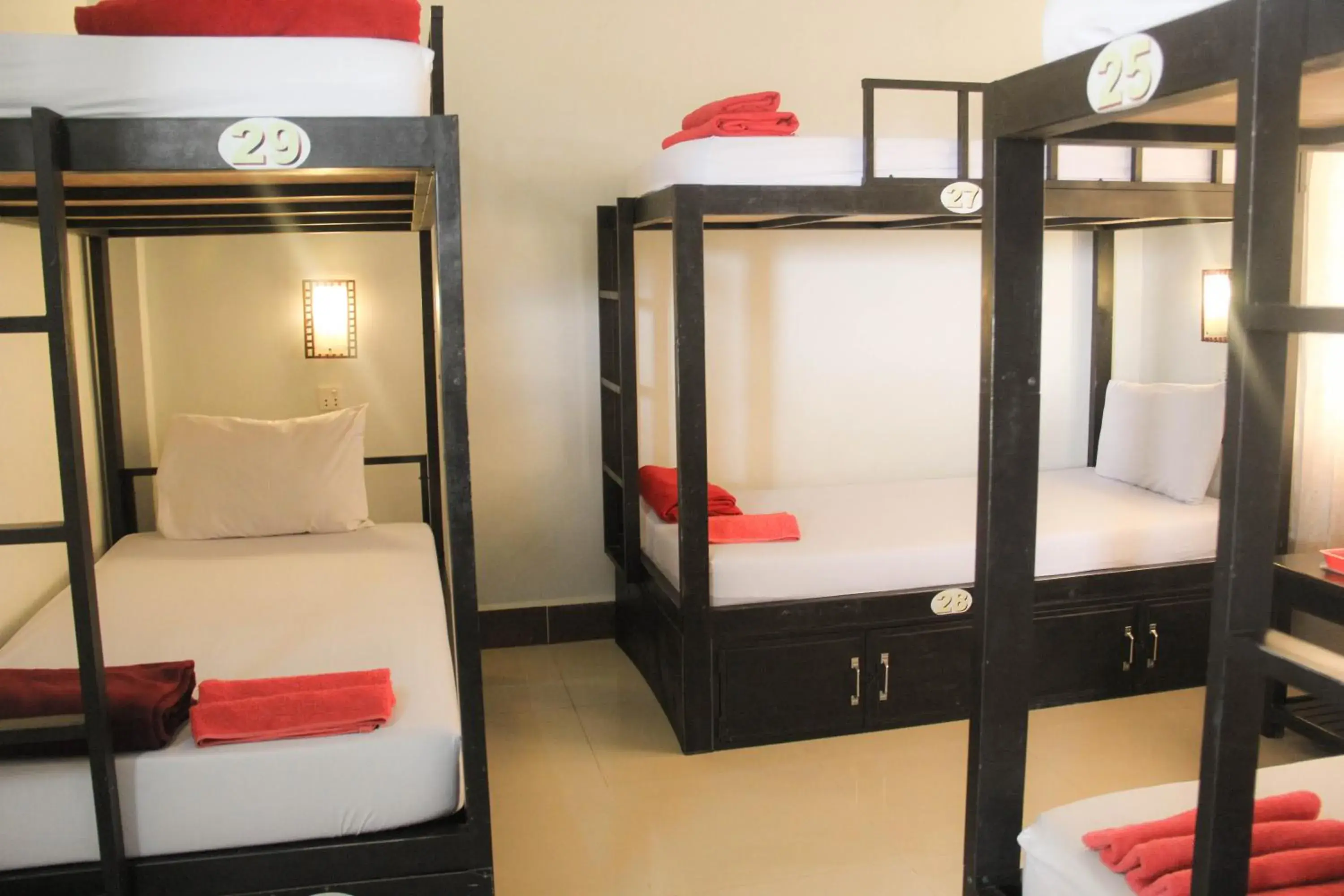 bunk bed, Bed in Tropical Breeze Guesthouse