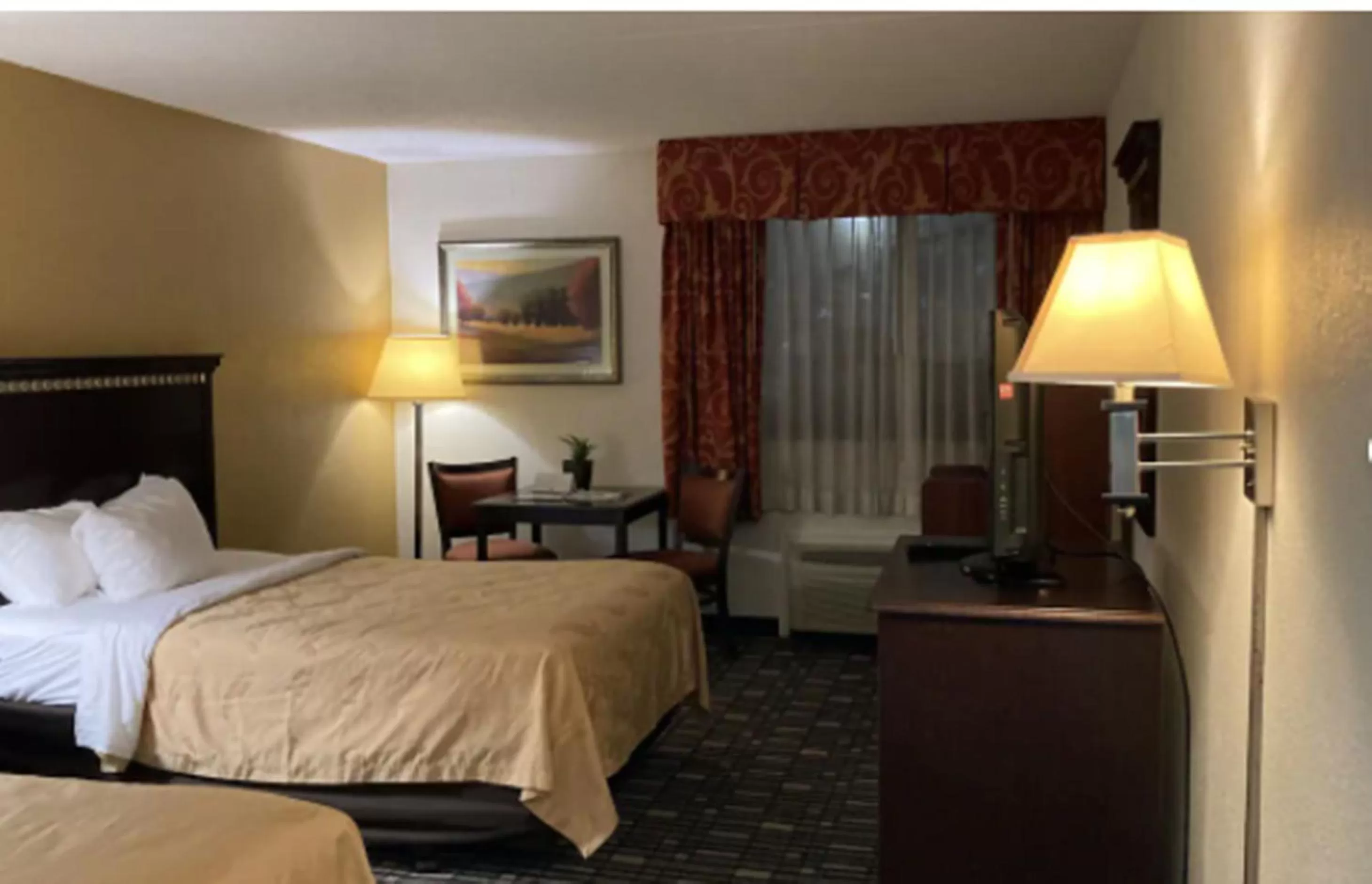 Bed in Quality Inn Somerset