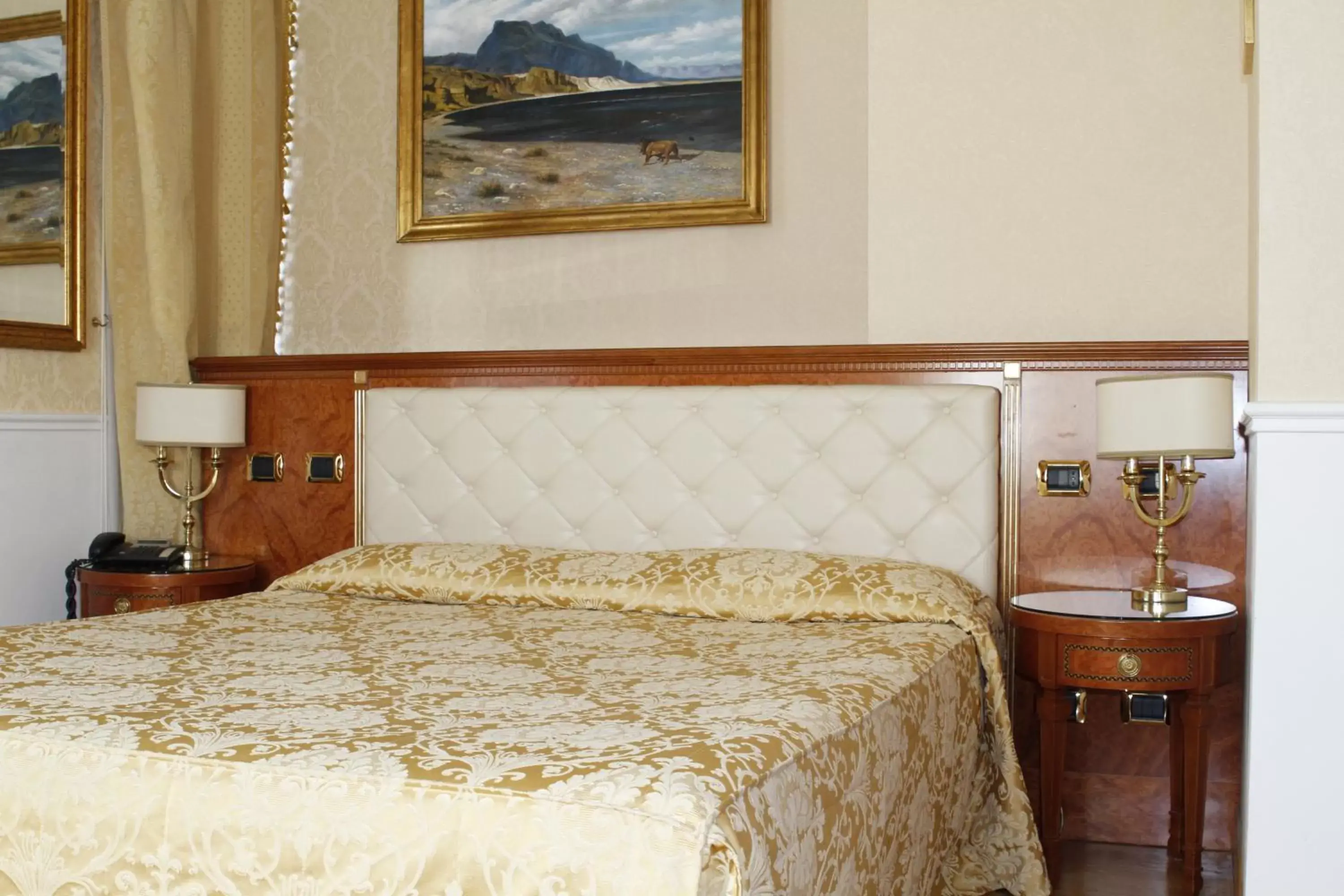 Bed in Hotel Villa Pinciana