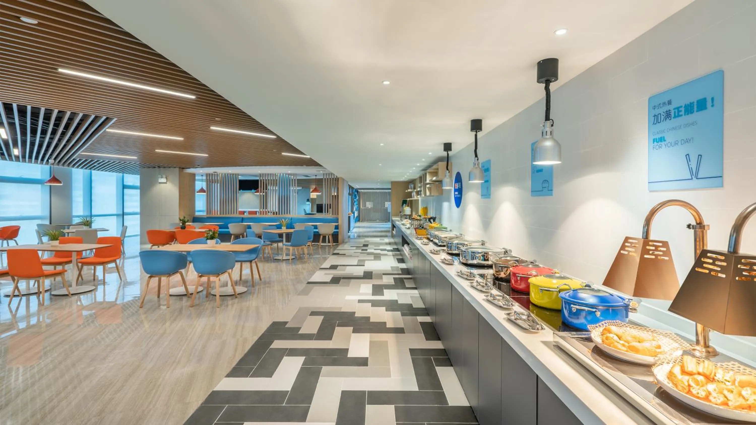 Restaurant/places to eat in Holiday Inn Express Yangjiang City Center by IHG