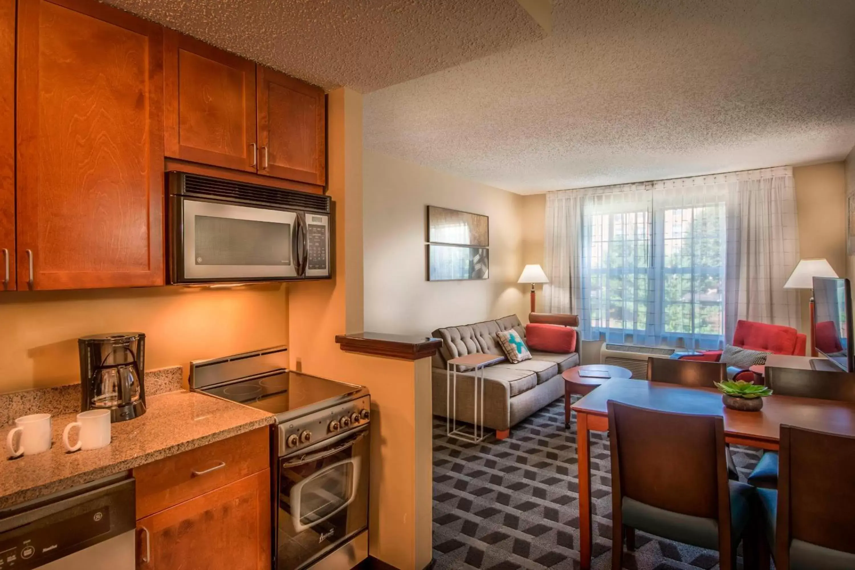 Kitchen or kitchenette in TownePlace Suites by Marriott Baltimore BWI Airport