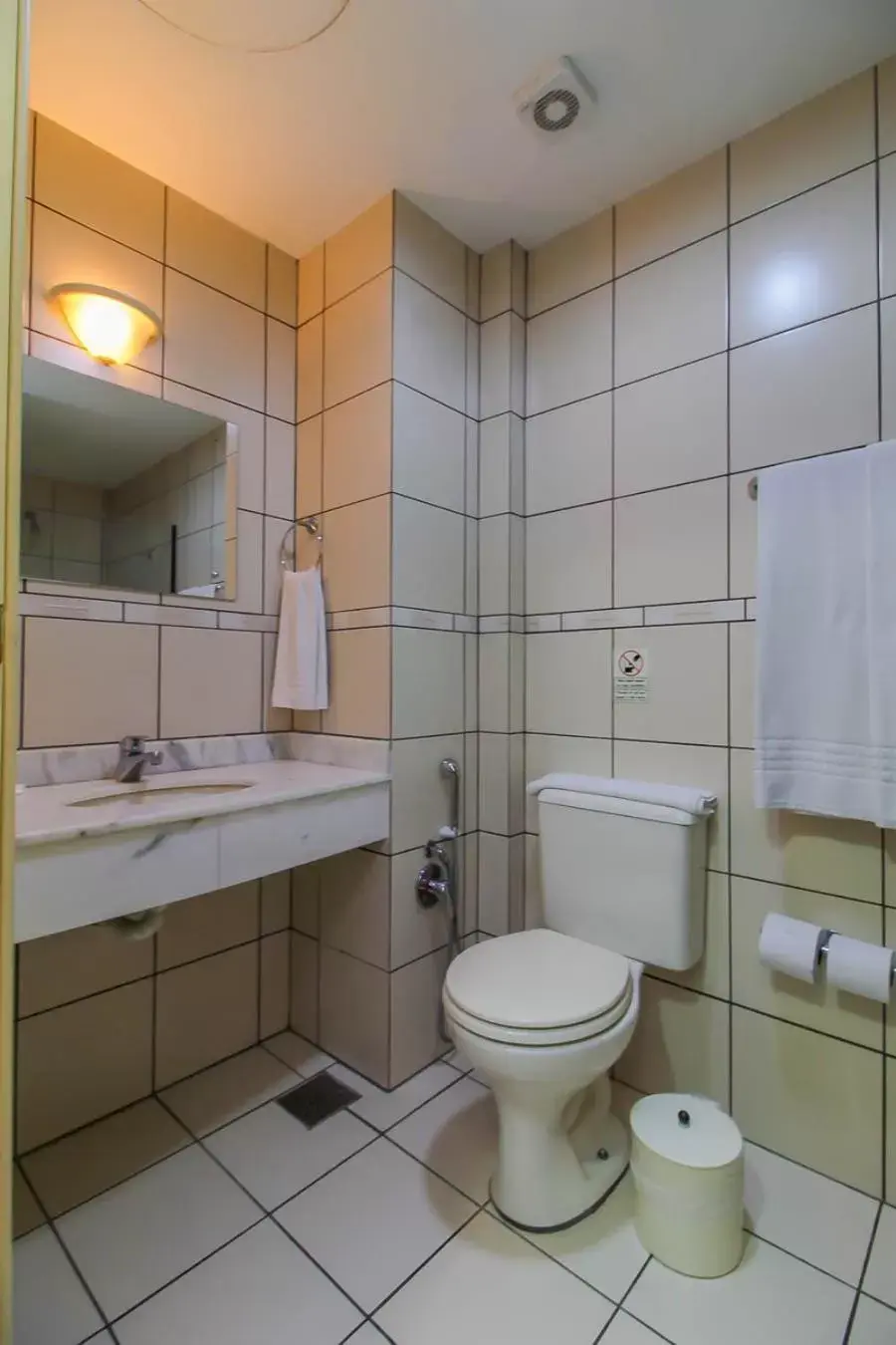 Bathroom in Coral Hotel - Próximo Av Carlos Gomes, PUCRS