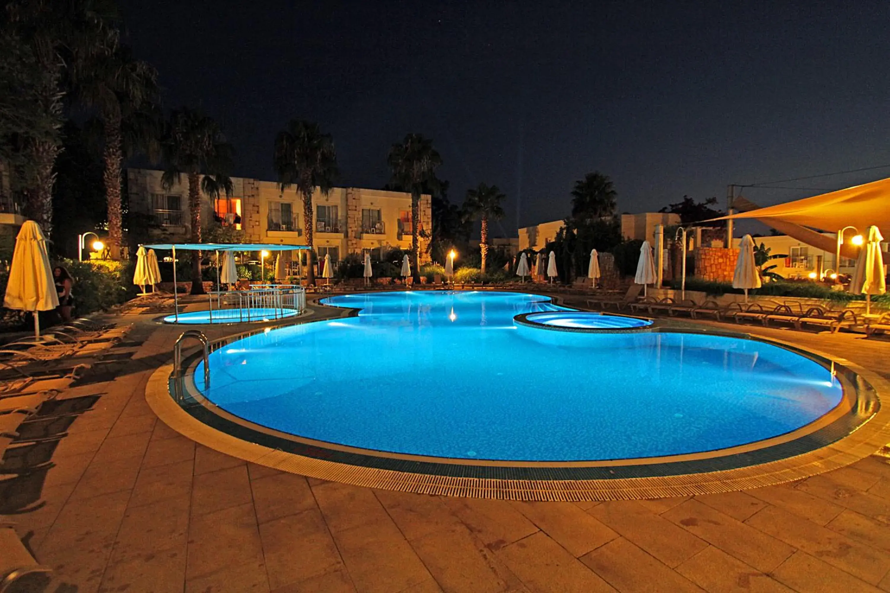 Night, Swimming Pool in Mandarin Resort & Spa