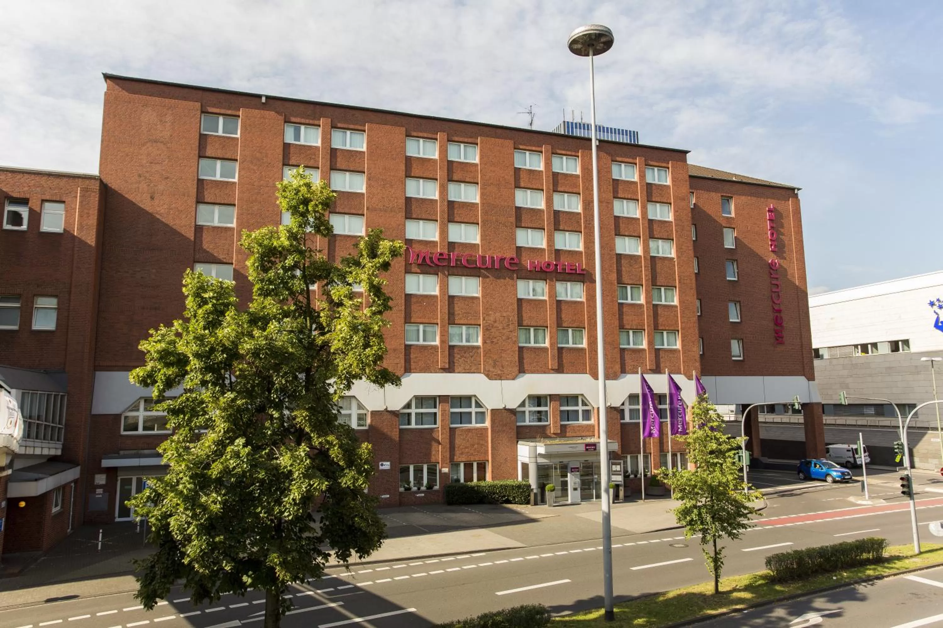 Facade/entrance in Mercure Hotel Duisburg City