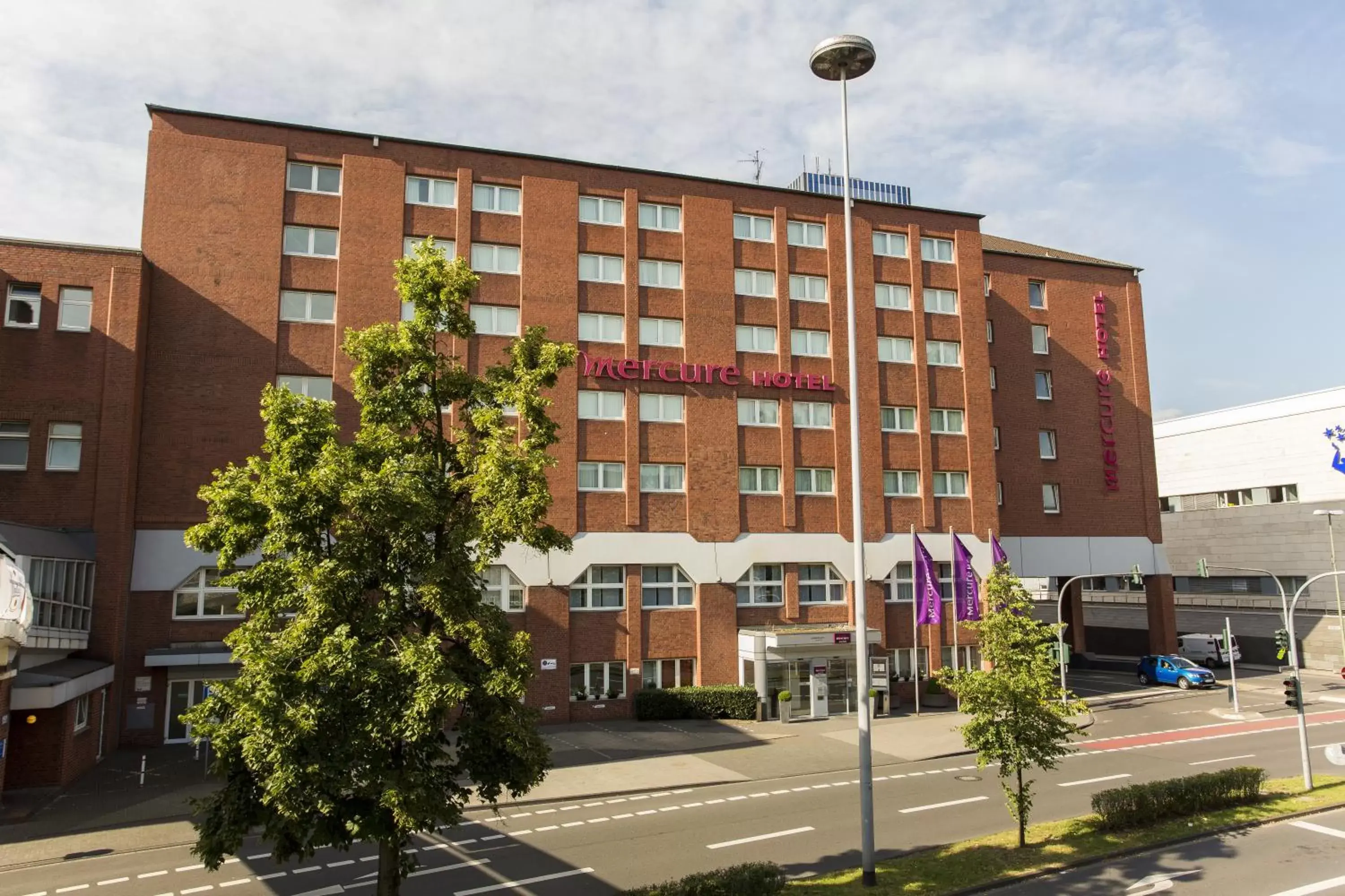 Facade/entrance, Property Building in Mercure Hotel Duisburg City