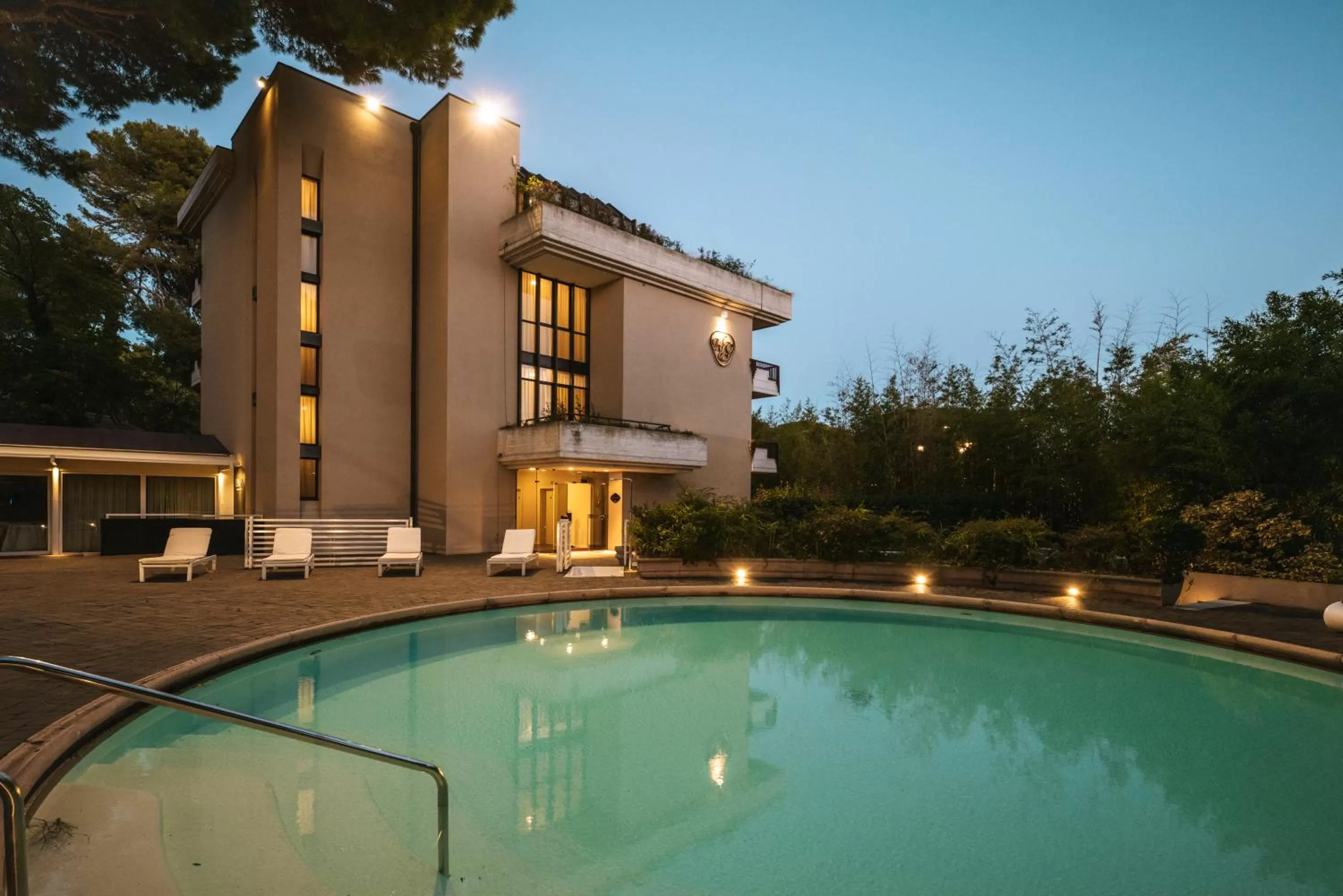 Property building in Hotel De La Ville