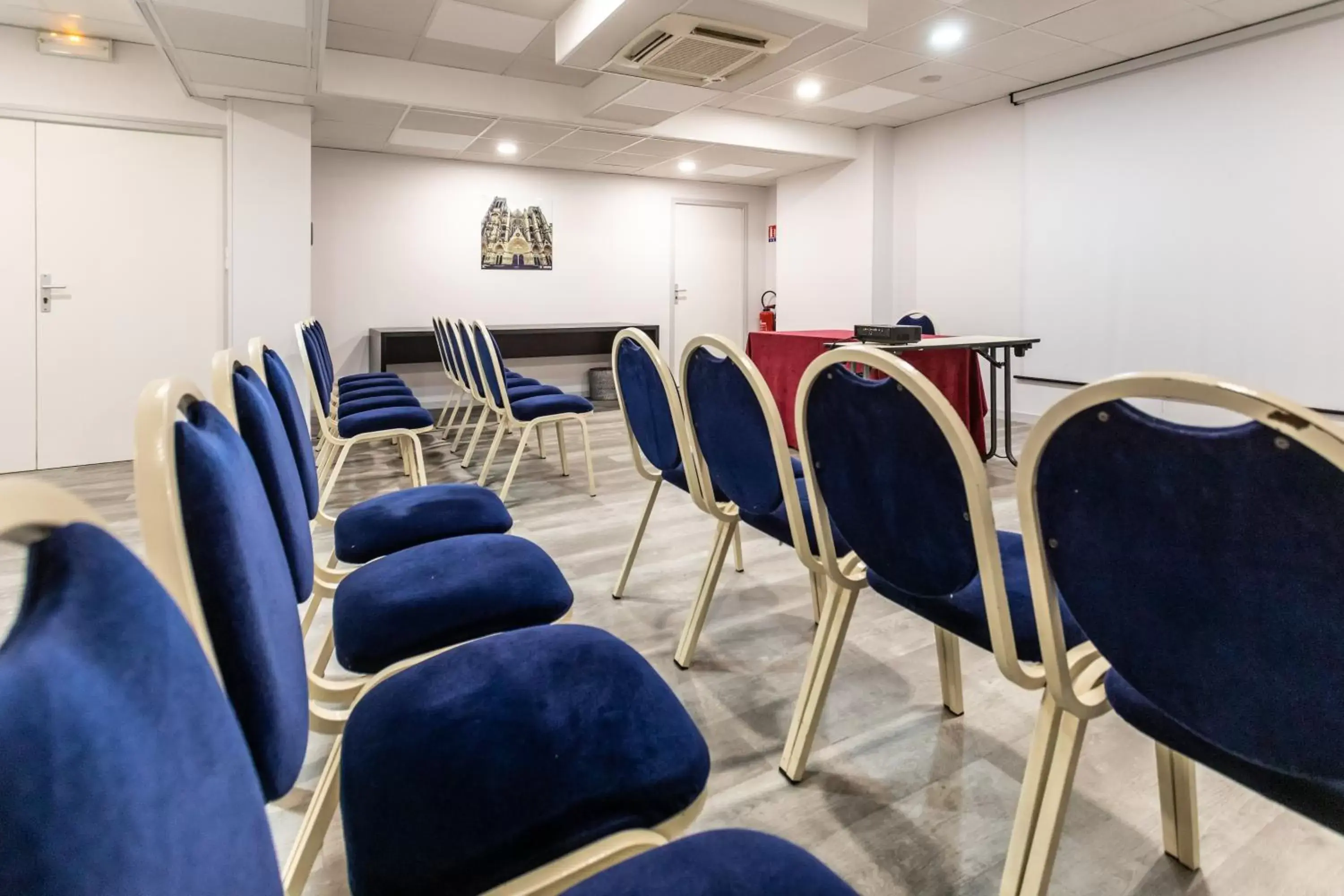 Meeting/conference room in The Originals City, Hôtel Le Berry, Bourges