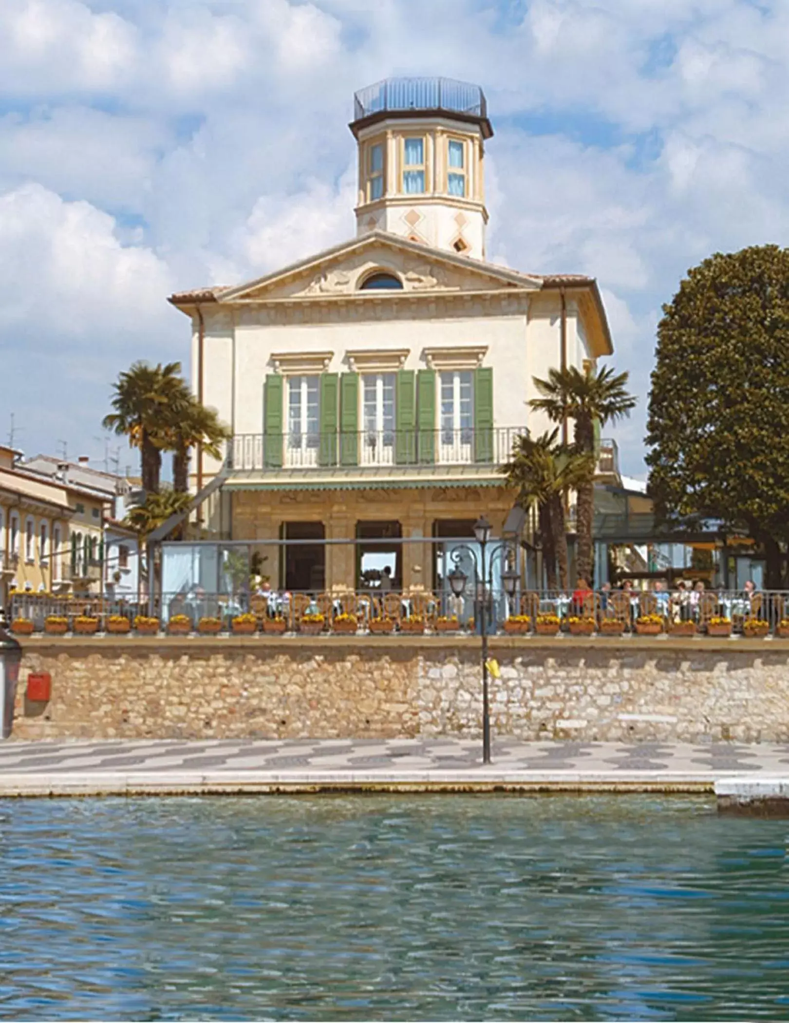 Facade/entrance, Property Building in Classique