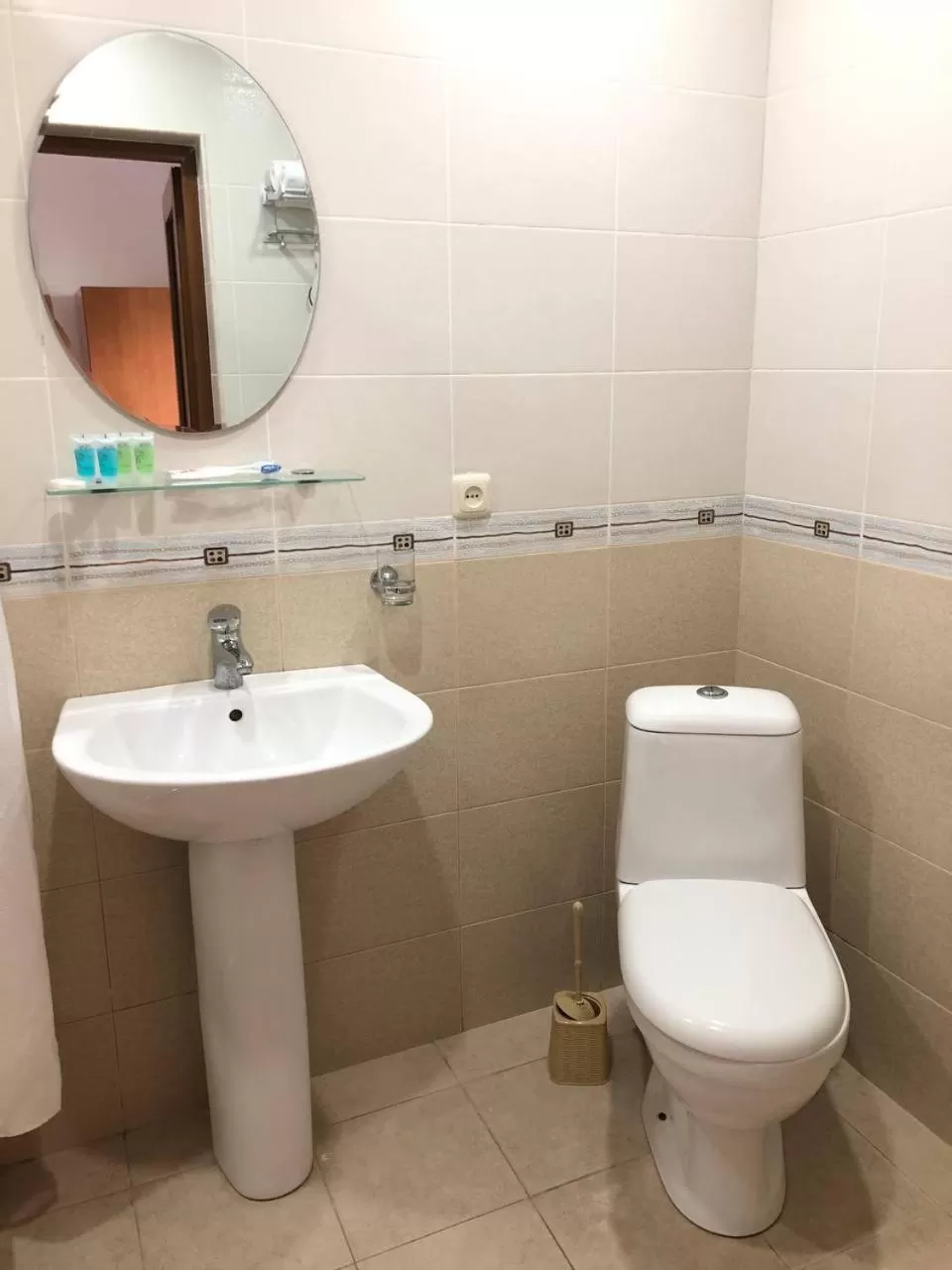 Toilet in Dil Hill by Sam