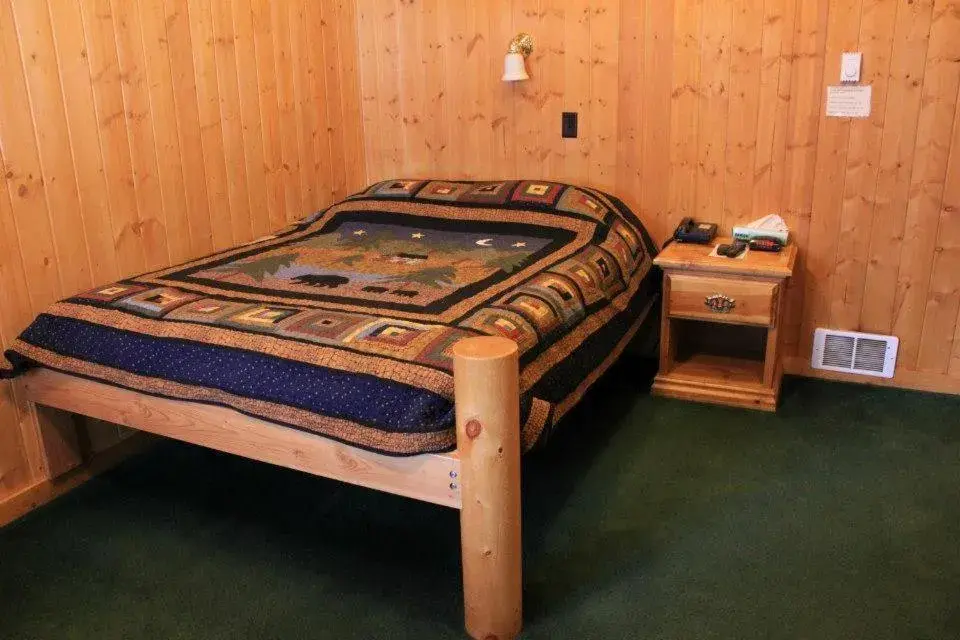 Bedroom, Bed in Teton Valley Cabins