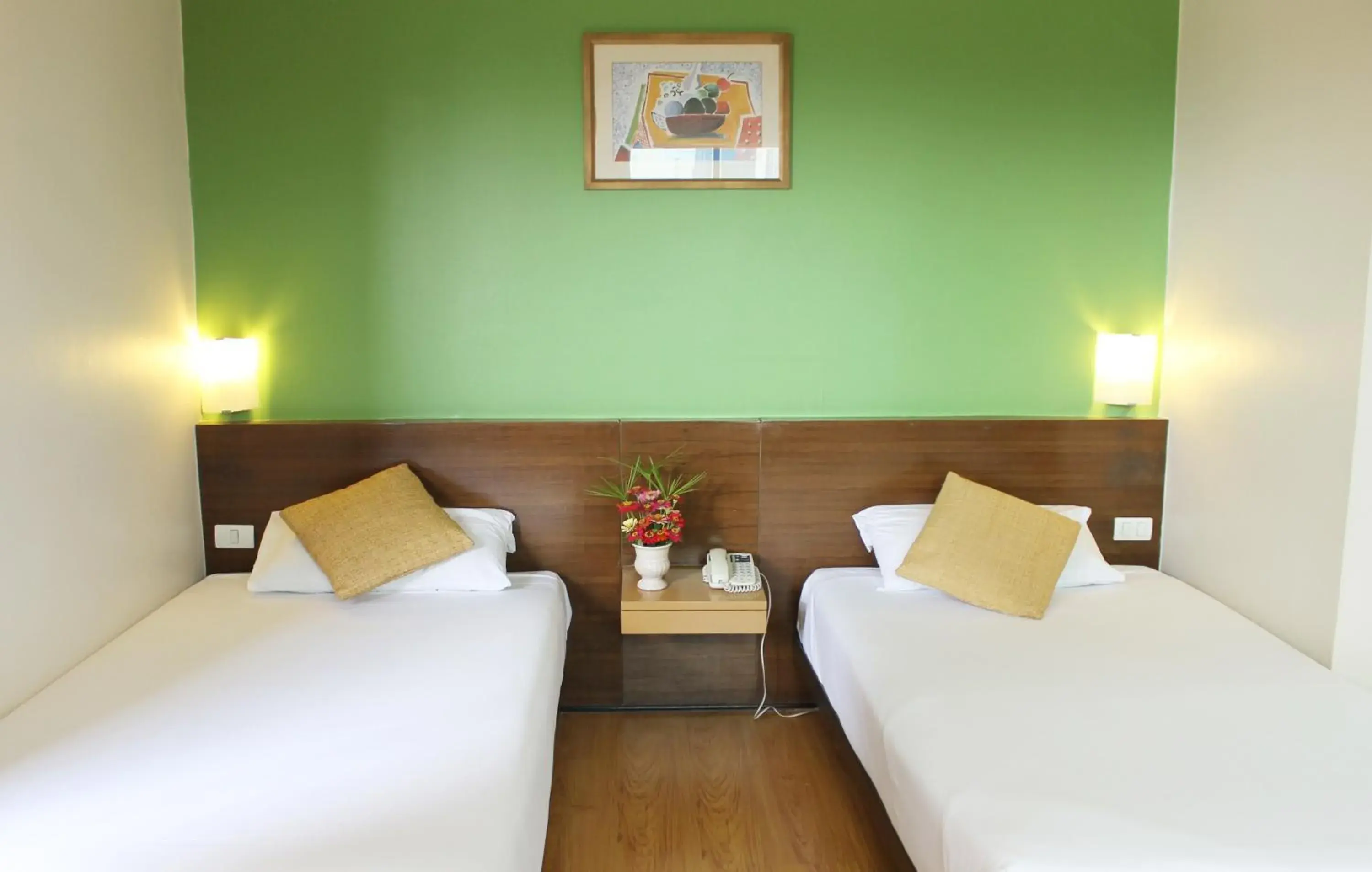 Photo of the whole room, Bed in The Seasons Bangkok Huamark - SHA