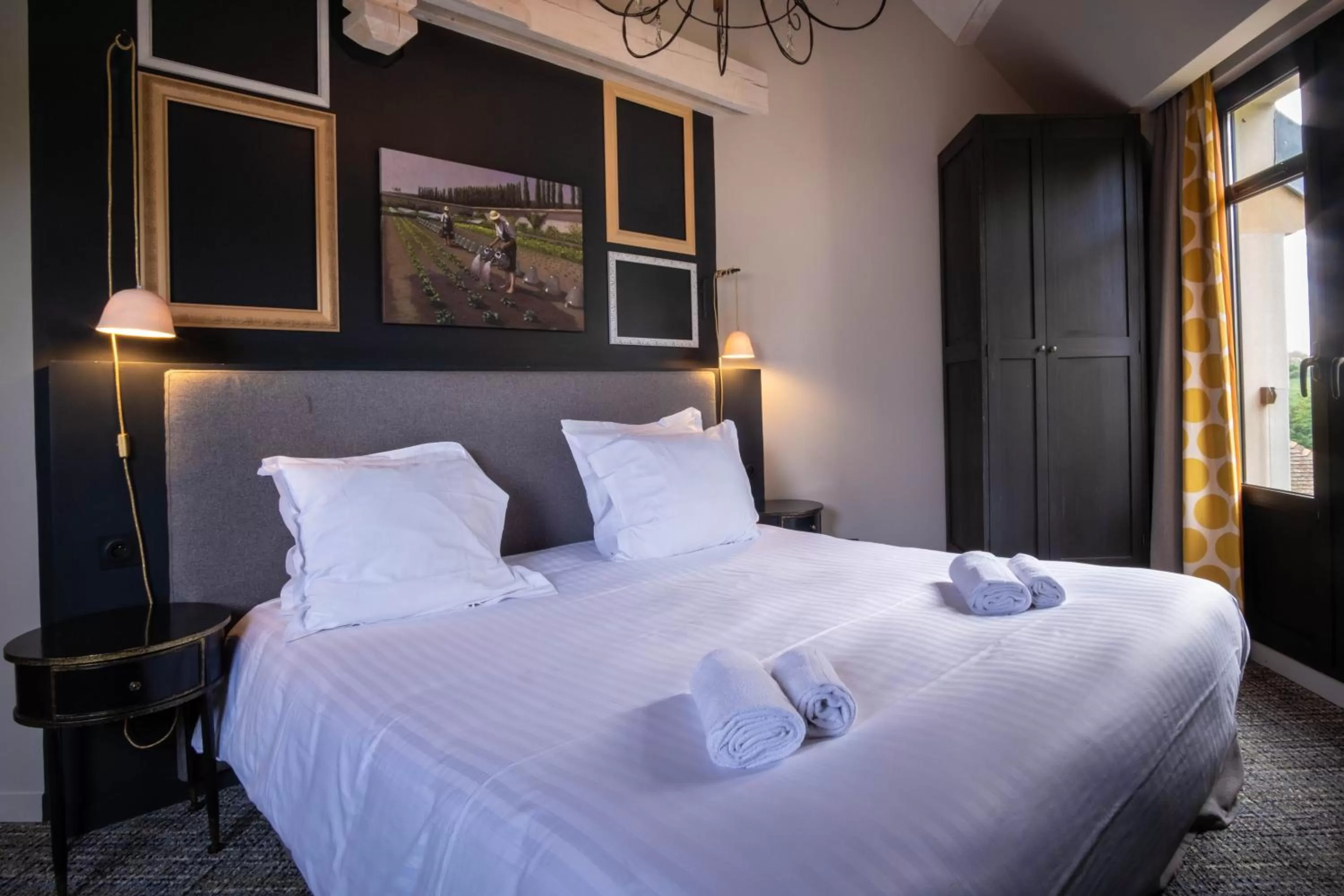 Bedroom, Bed in Les Demeures de Varennes, BW Signature Collection