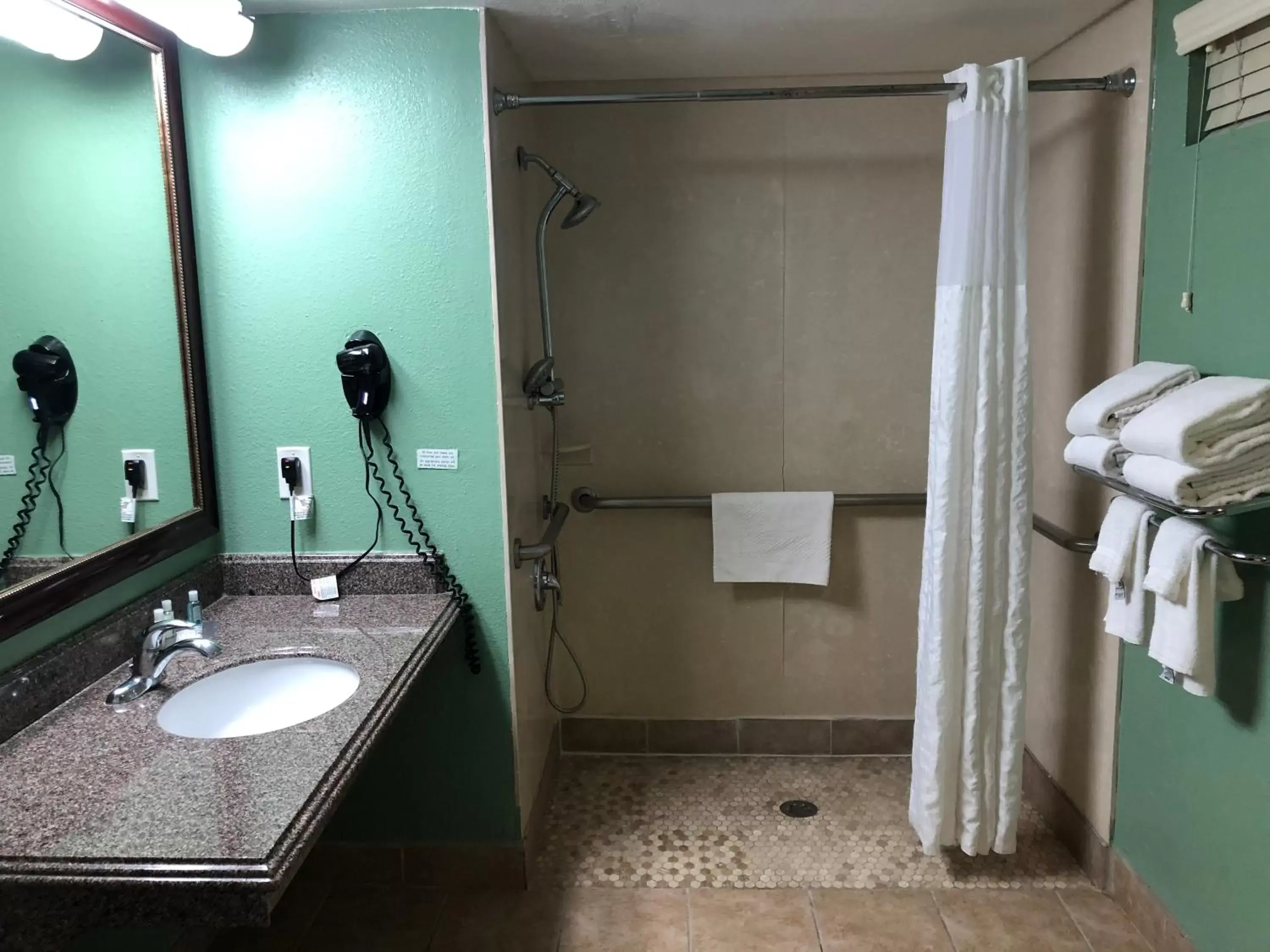 Bathroom in Quality Inn Hemet - San Jacinto
