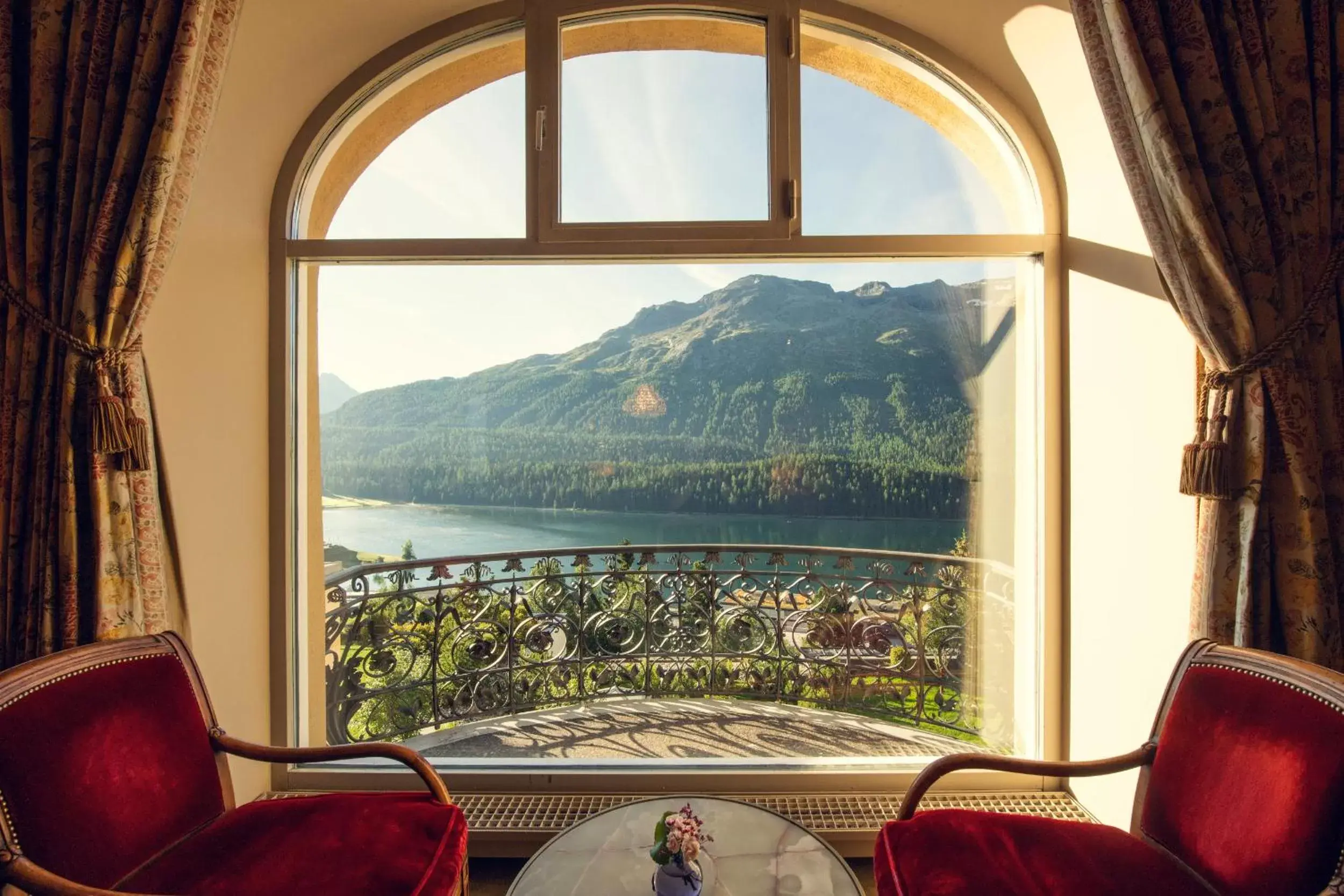 Lounge or bar, Mountain View in Kulm Hotel St. Moritz