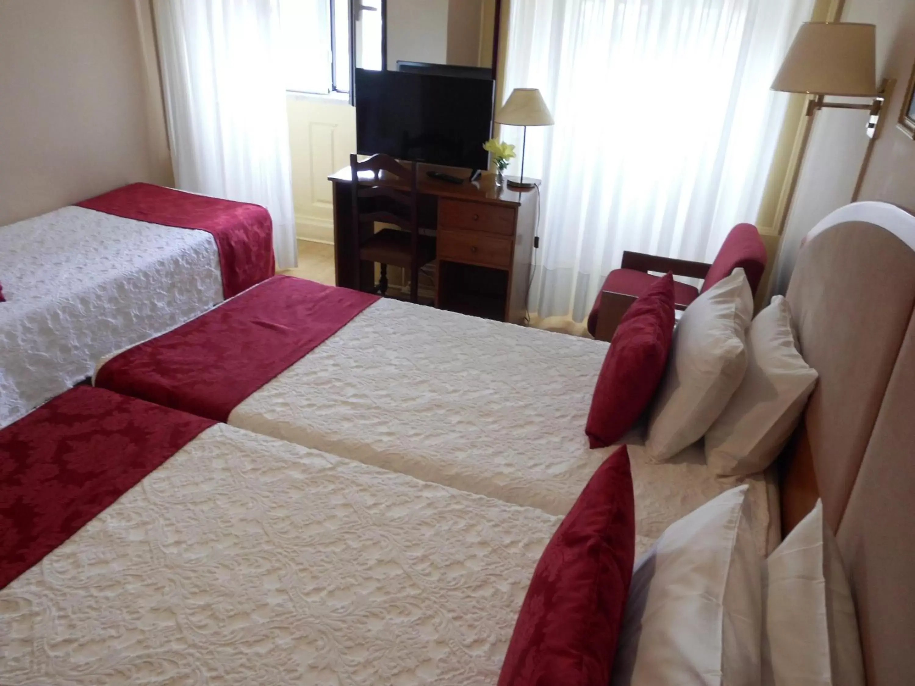 Bed in Hotel Larbelo