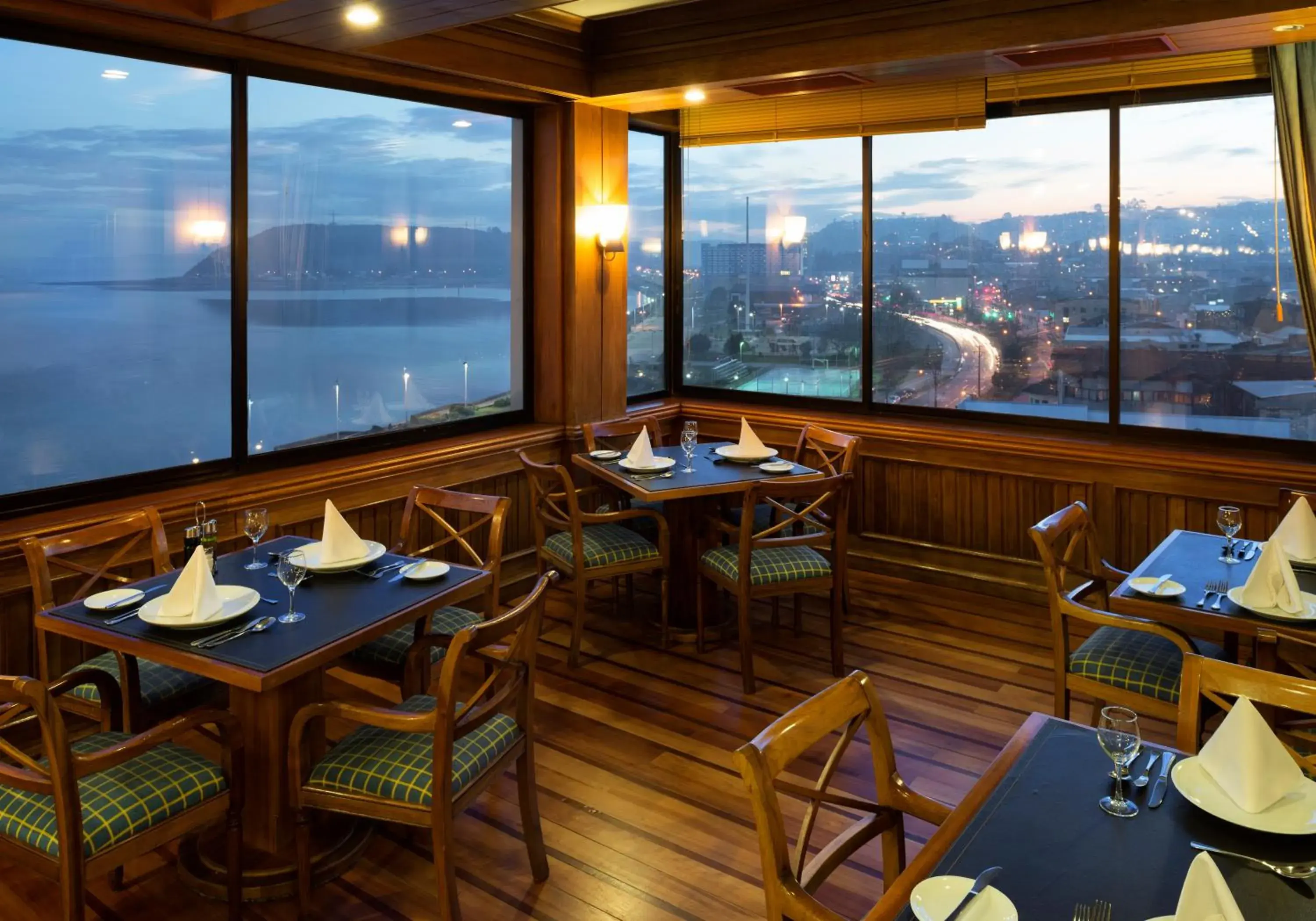 Restaurant/Places to Eat in abba Presidente Suites Puerto Montt