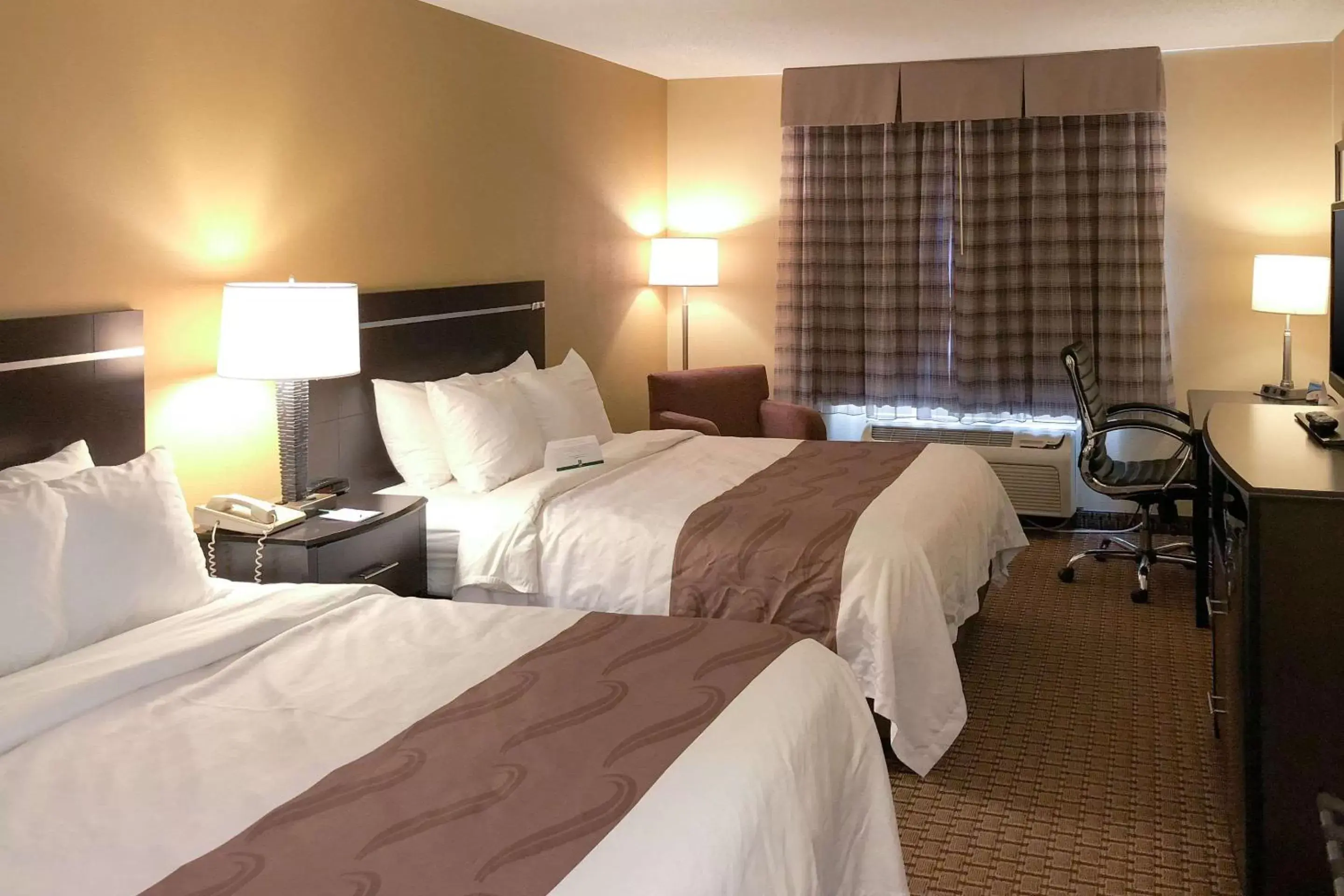 Photo of the whole room, Bed in Quality Inn & Suites Sun Prairie Madison East