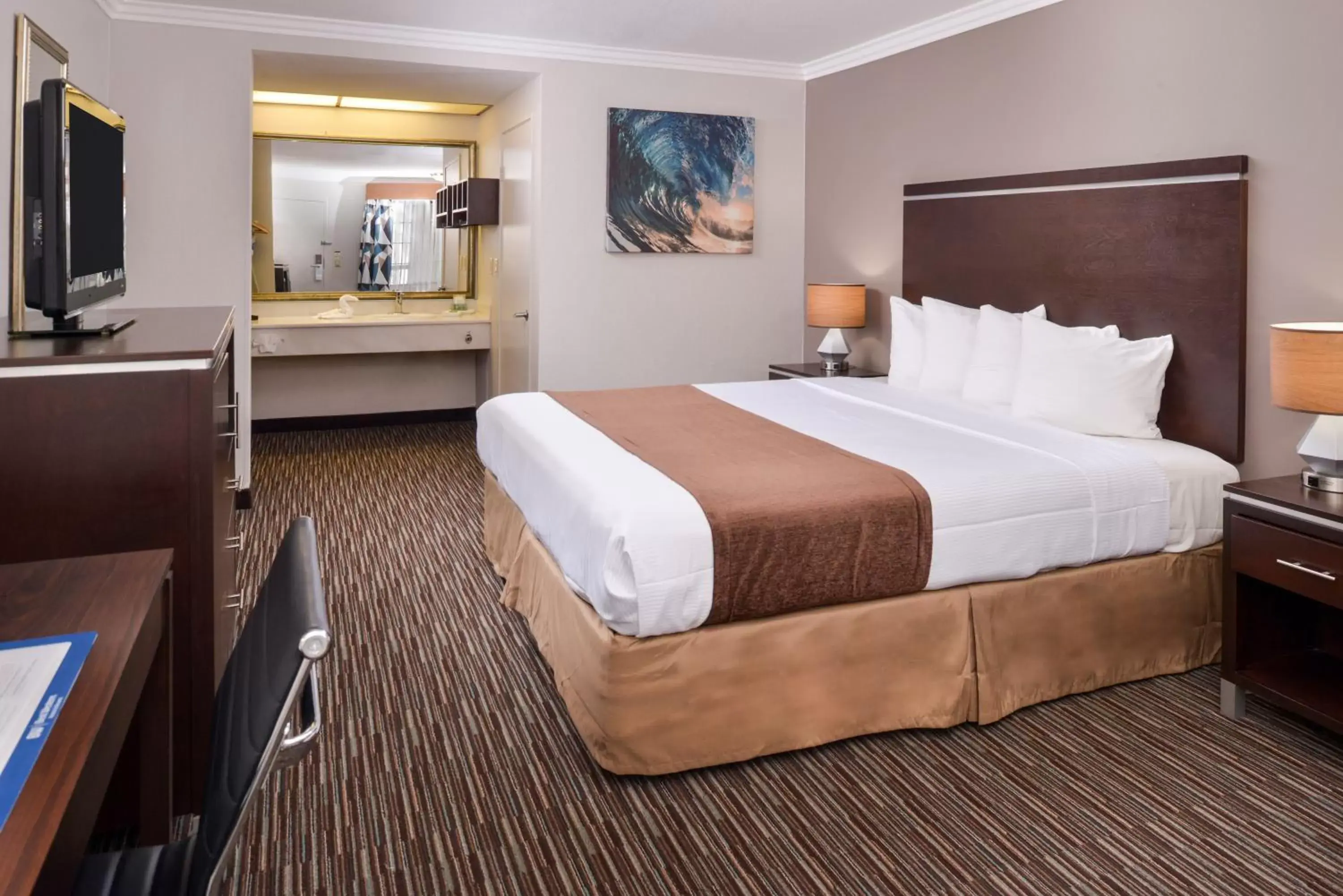 Bed in Best Western Redondo Beach Galleria Inn Hotel - Beach City LA