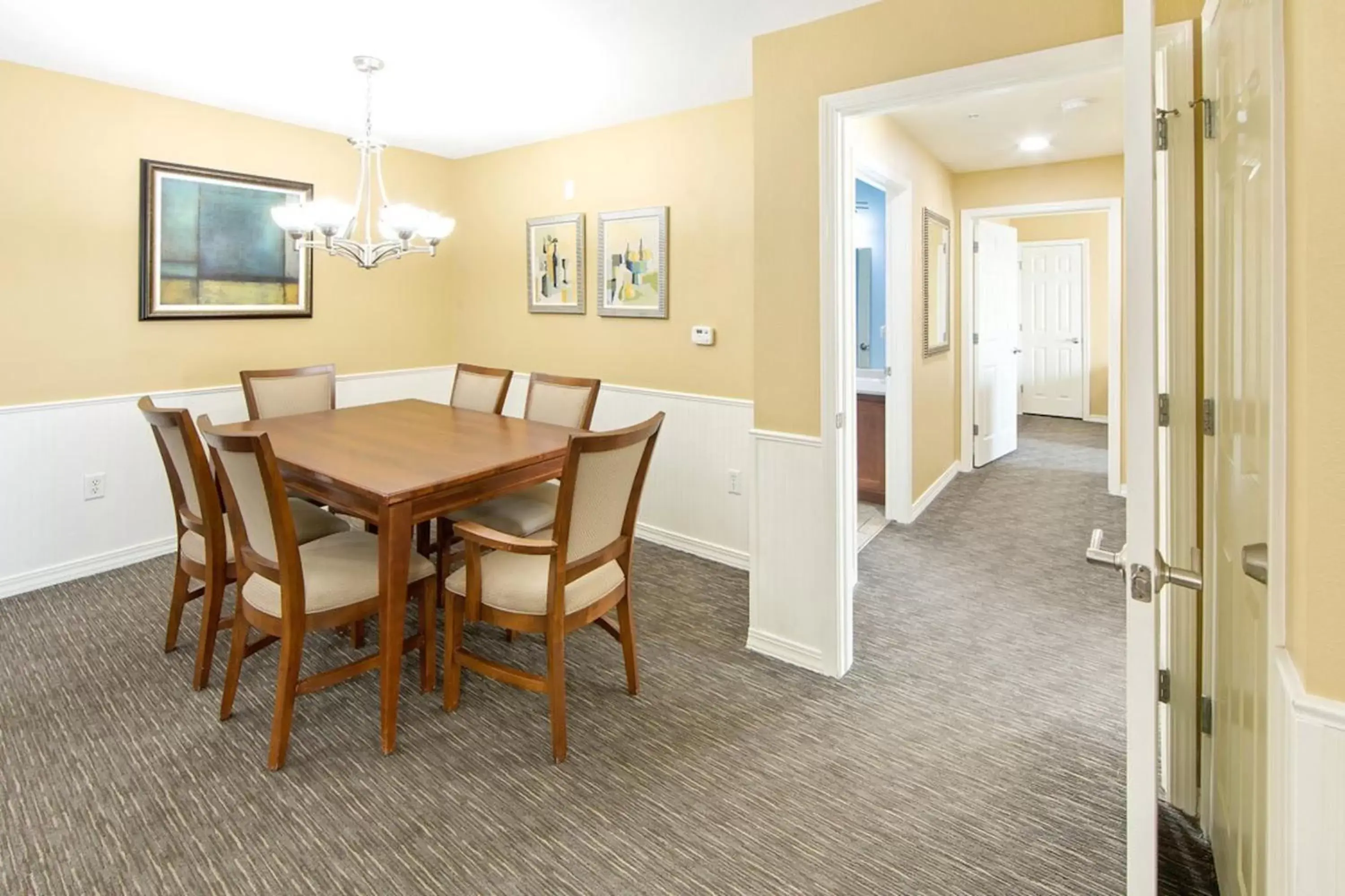 Photo of the whole room, Dining Area in Holiday Inn Club Vacations Hill Country Resort at Canyon Lake