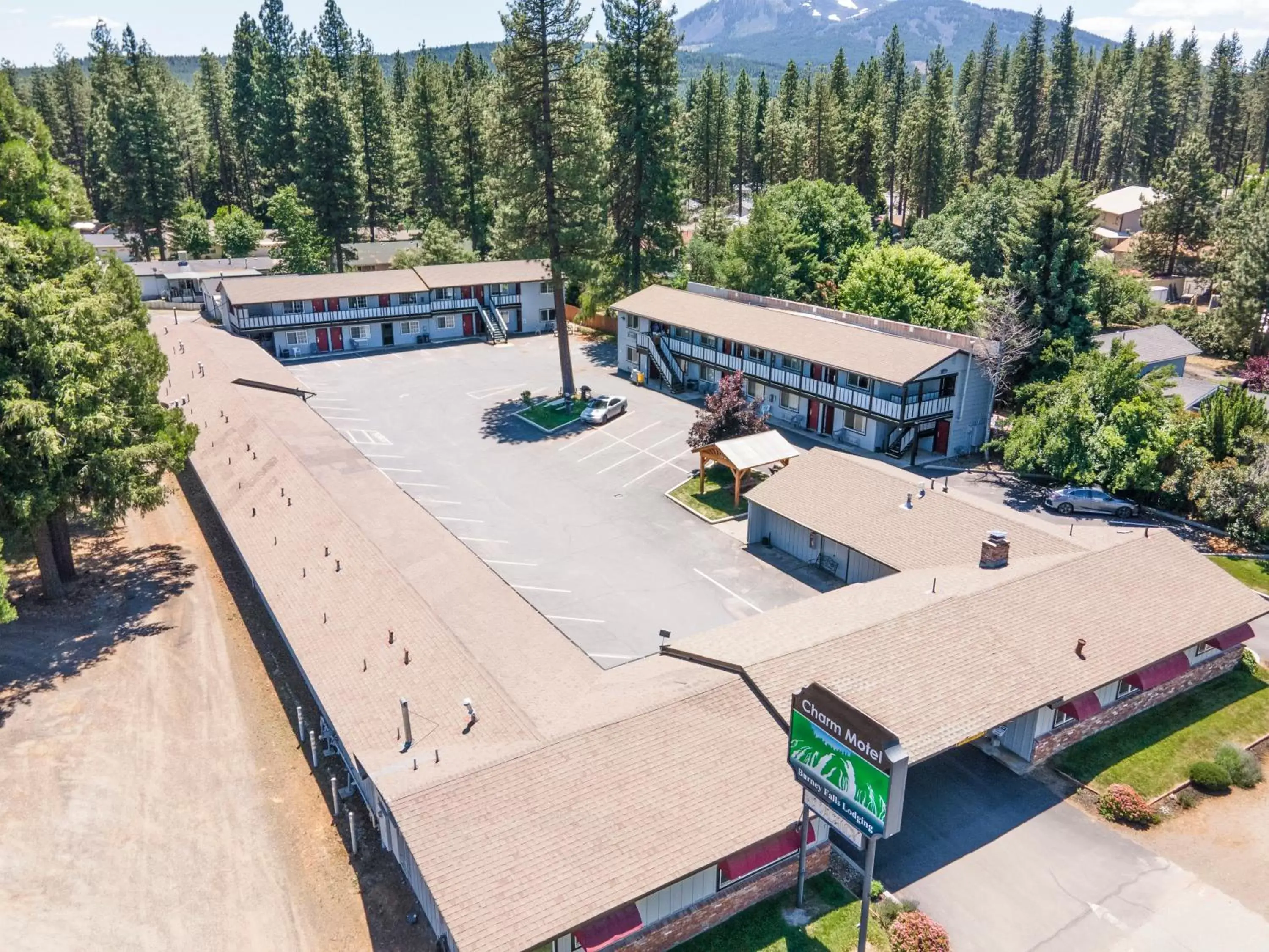 Property building, Bird's-eye View in Charm Motel & Suites