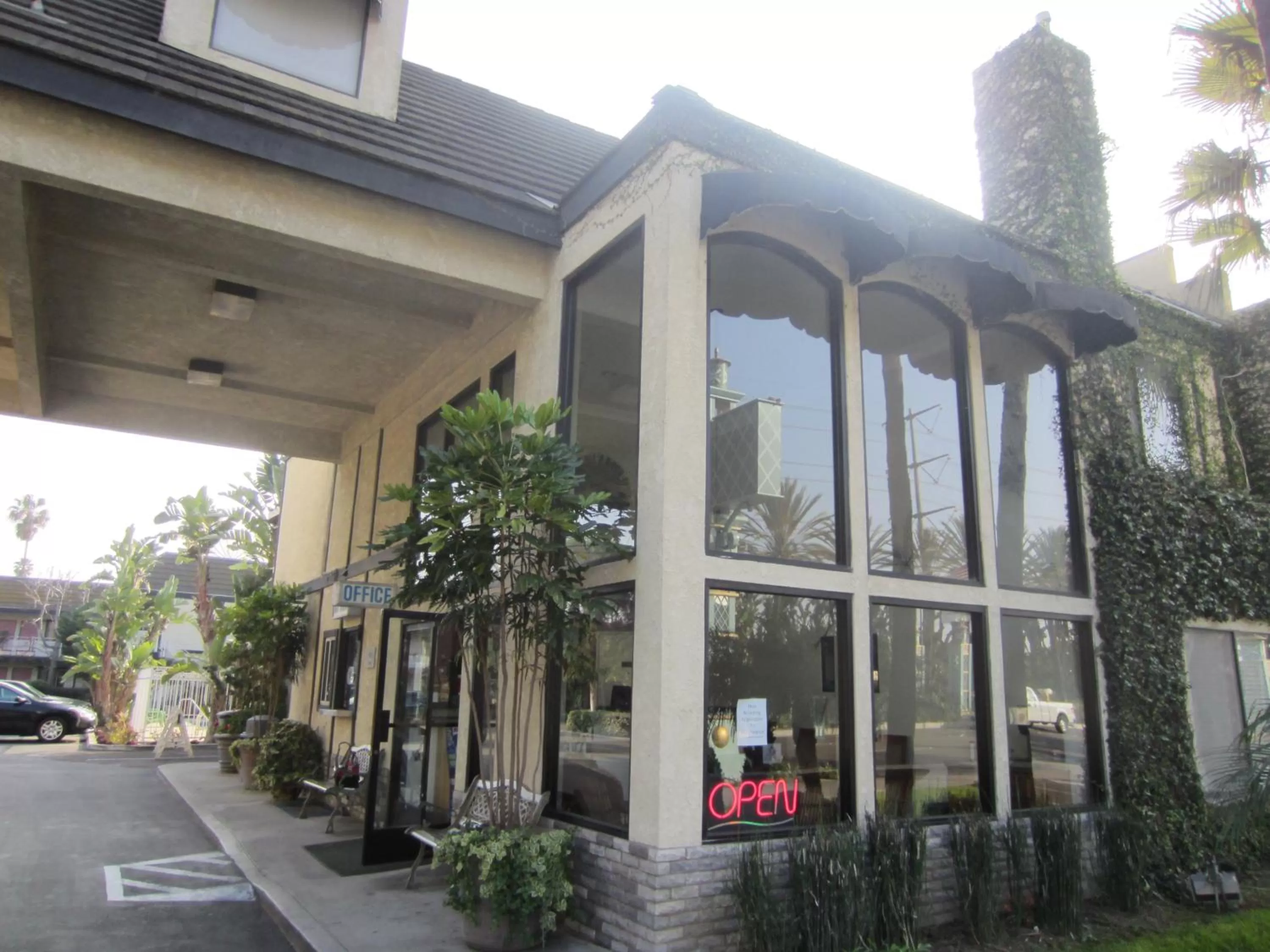 Facade/entrance in Alamo Inn and Suites - Convention Center