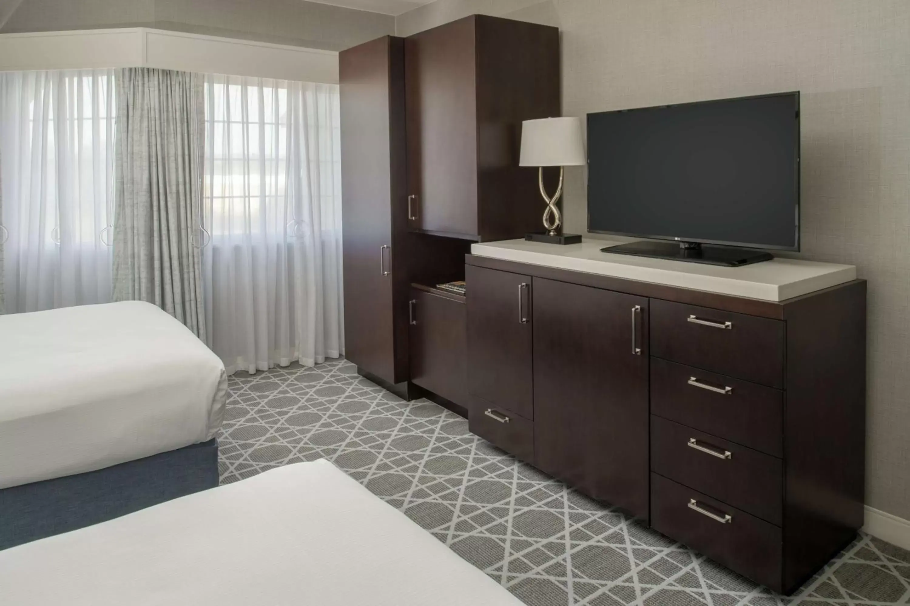 Bedroom, TV/Entertainment Center in Hilton San Diego/Del Mar
